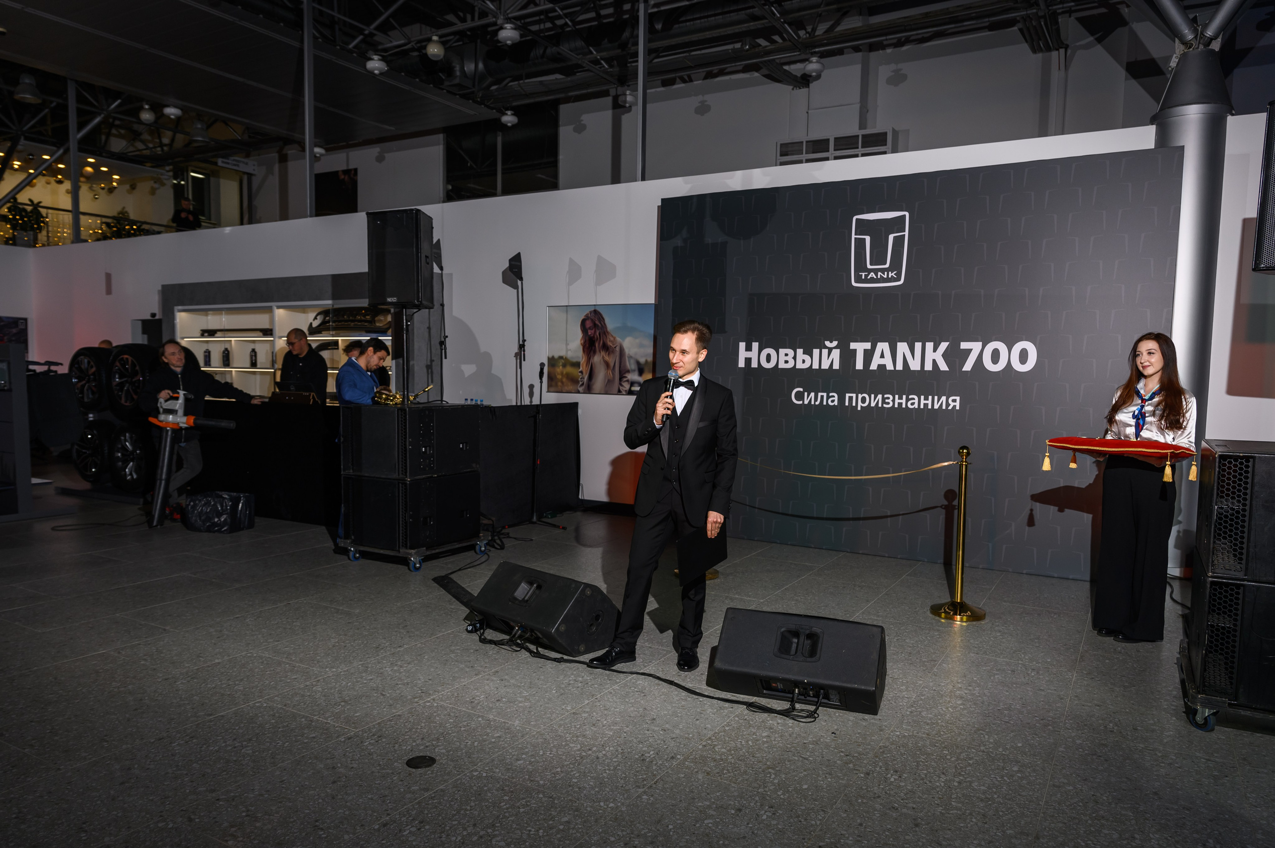 Автосалон Танк. Свадебный фотограф Москва Юрий Кульман