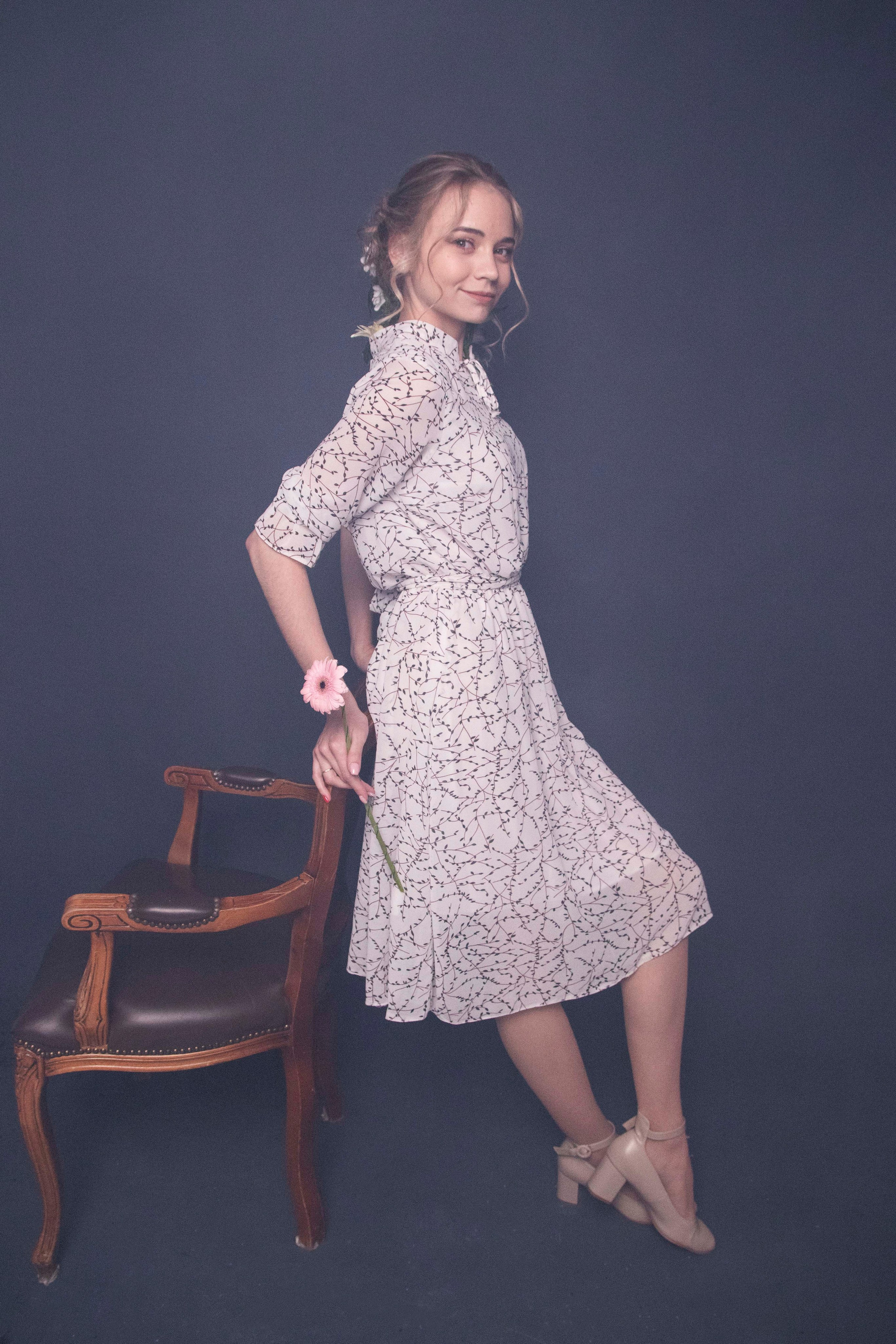 Портретная женская фотография с цветами. Портретный фотограф в Санкт-Петербурге Савельева Ольга