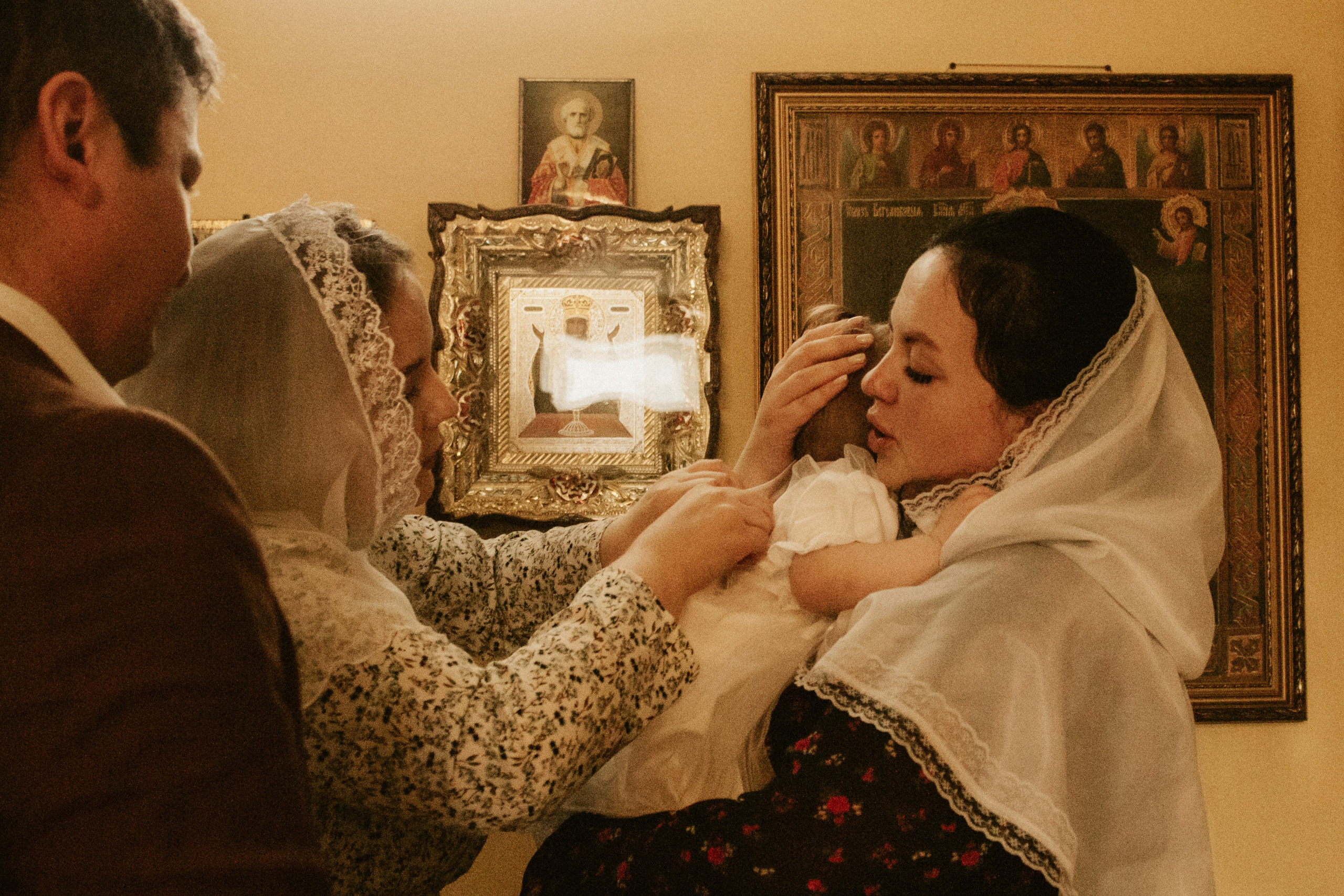 Таинство крещения Агаты. Inga Simonova | Семейный и детский фотограф
