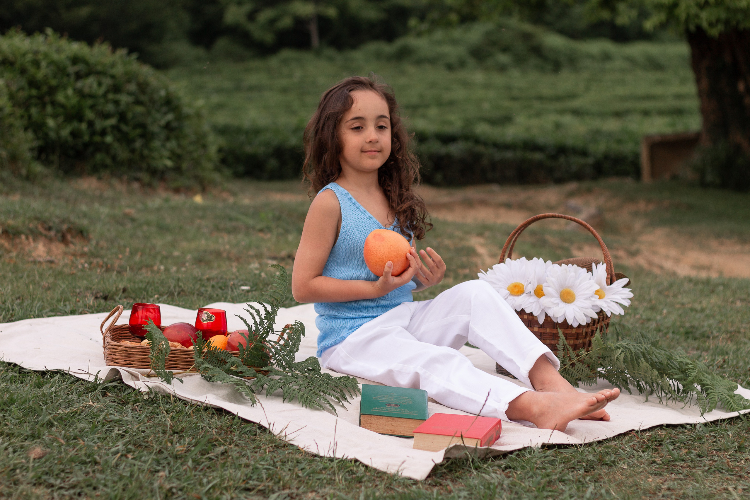 Мама с дочкой встречают закат в горах. Семейный фотограф в Сочи, Лоо, Дагомысе, Вардане Кучумова Олеся