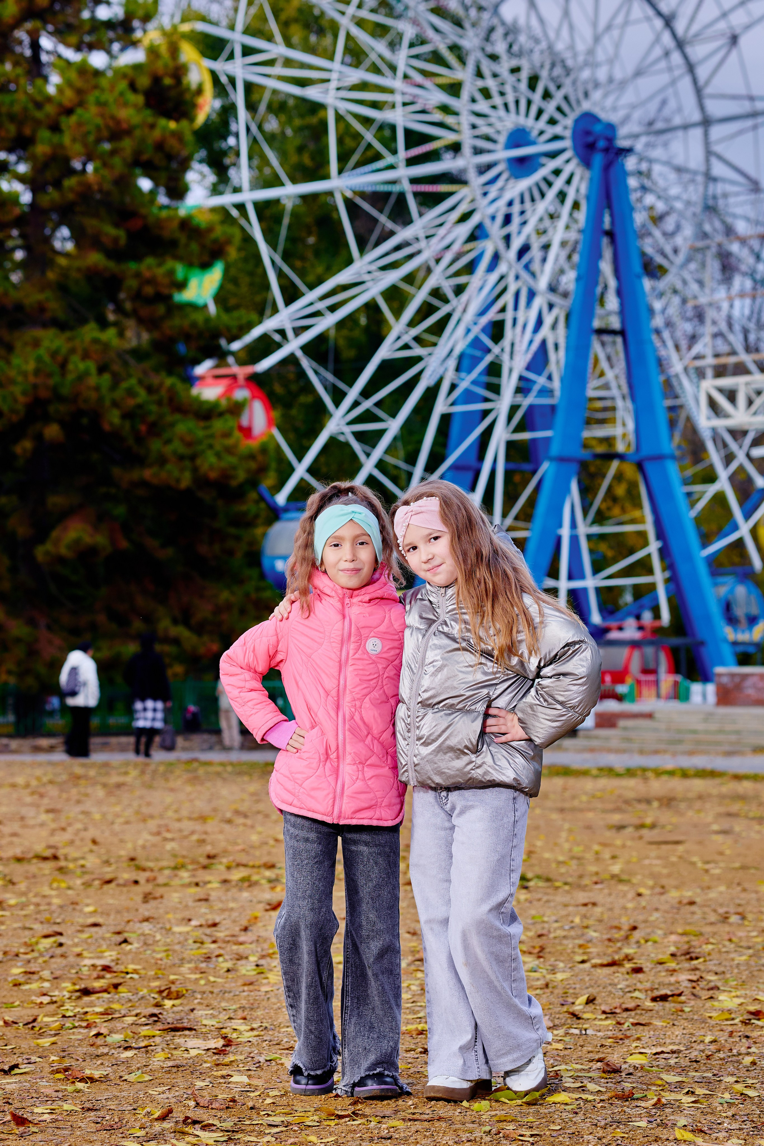 Прогулка в парке классом. Фотограф Выпускные альбомы Таганрог Сергей Коробченко