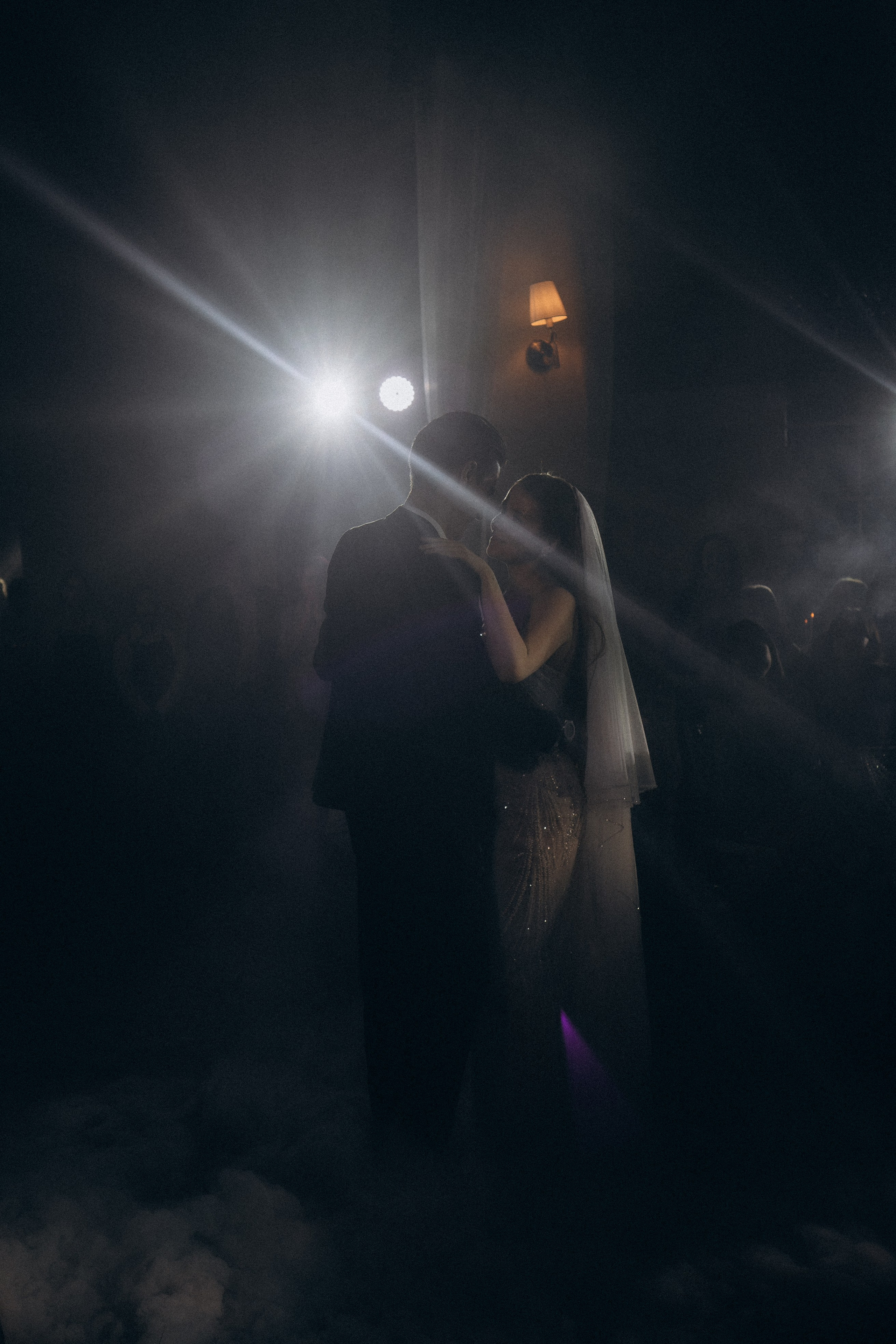 ПЕРВЫЙ ТАНЕЦ МОЛОДЫХ НА БАНКЕТЕ. ТРОГАТЕЛЬНЫЙ МОМЕНТ (СНЯТО В СИБИРЕ В НИЖНЕВАРТОВСКЕ). Профессиональный фотограф, Санкт-Петербург — Виктория Богомолова