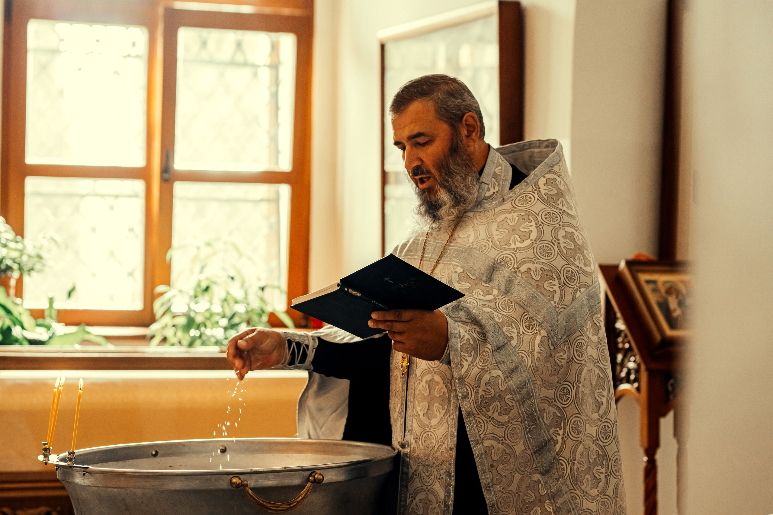 Таинство Крещения Захара. Фотограф Таинств Крещения и Венчания в г. Курске
