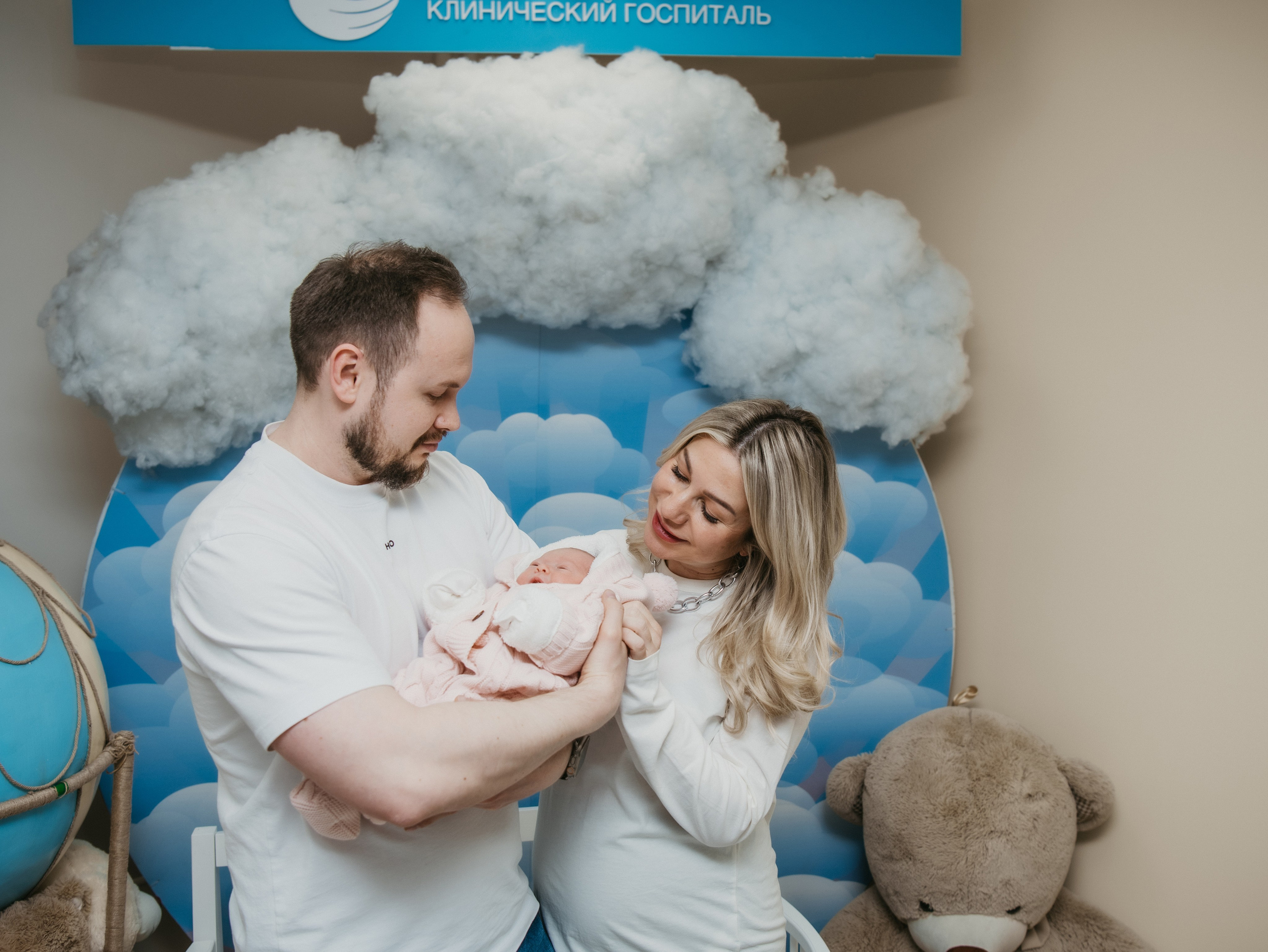 Выписка малышки. Мать и дитя на Севастопольском. Фотограф на выписку из роддома в Москве и МО