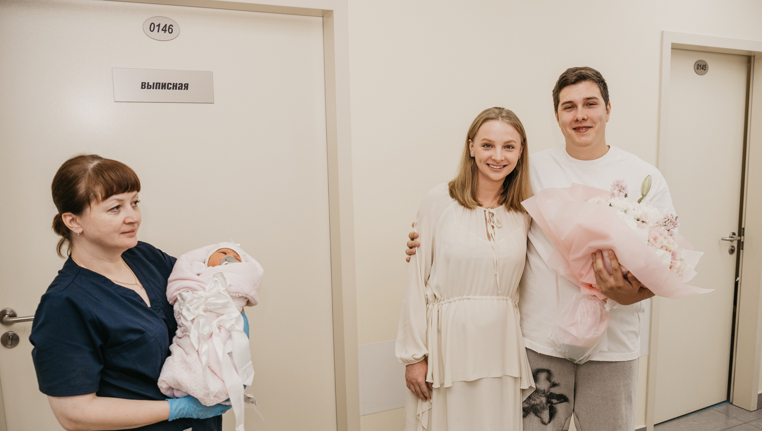 Выписка Виктории. Мать и дитя. Фотограф на выписку из роддома в Москве и МО