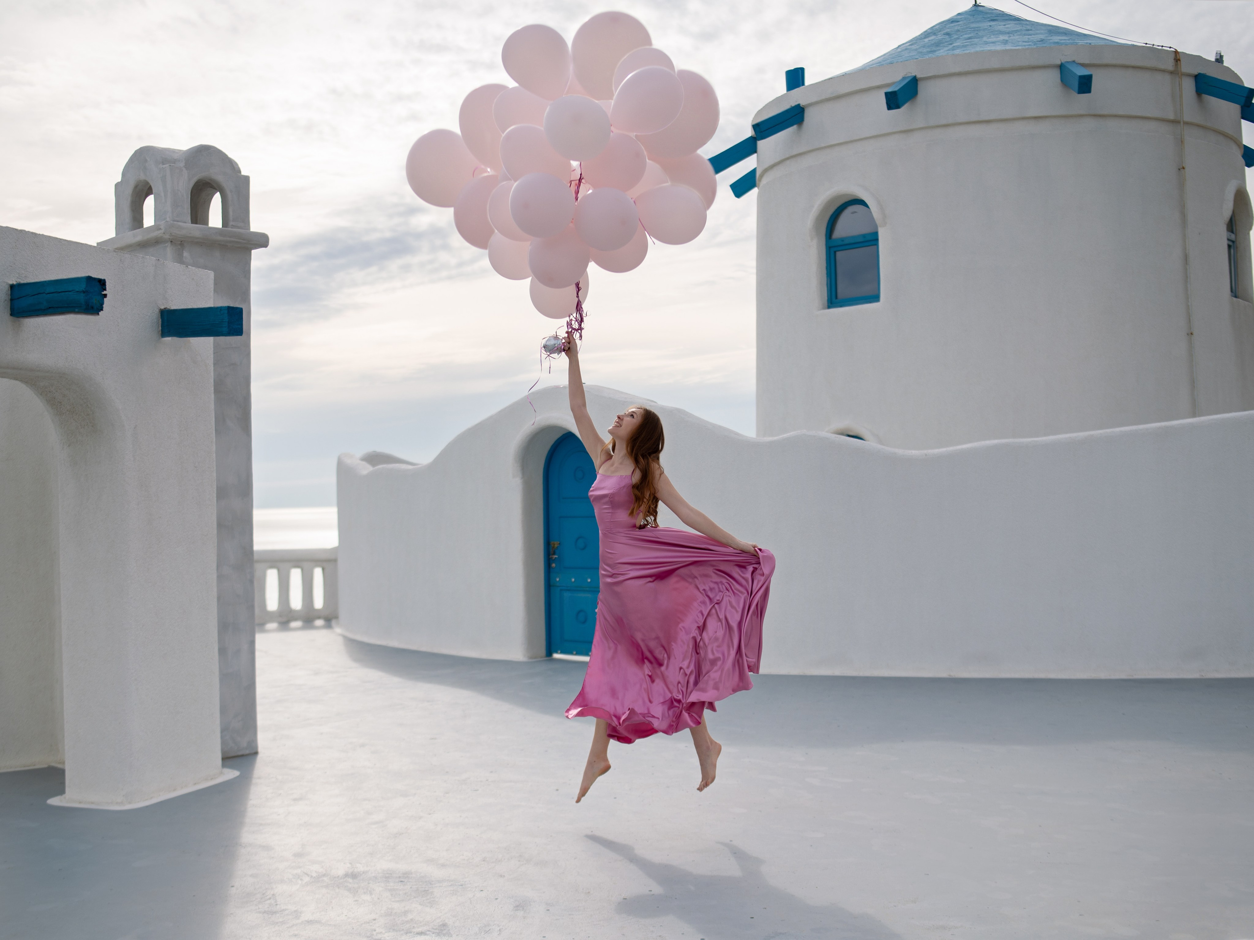 Фотосессия с воздушными шариками на Санторини в Крыму