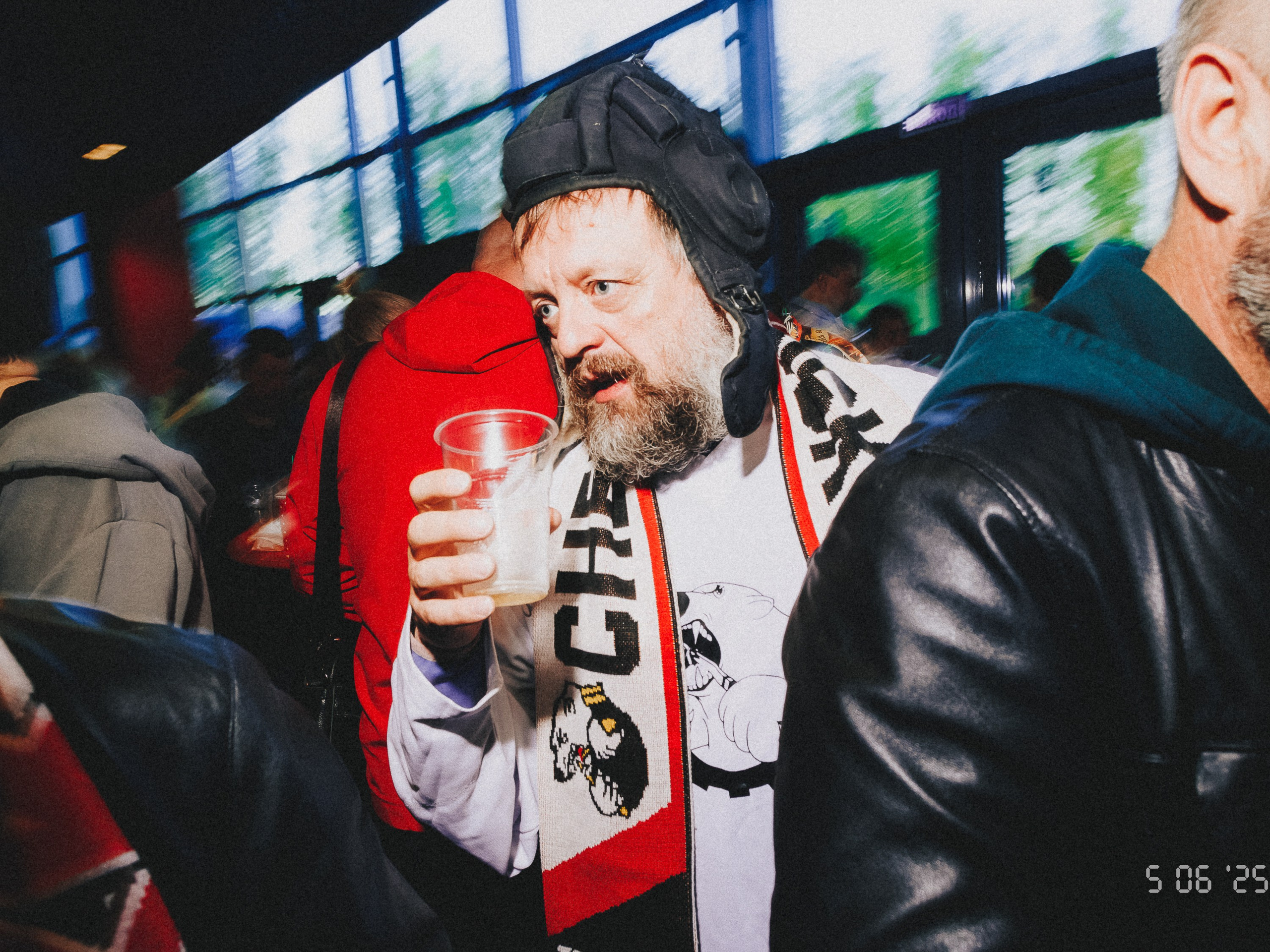 Съемка игры Трактор x Динамо. Репортажный фотограф Макс Брагин