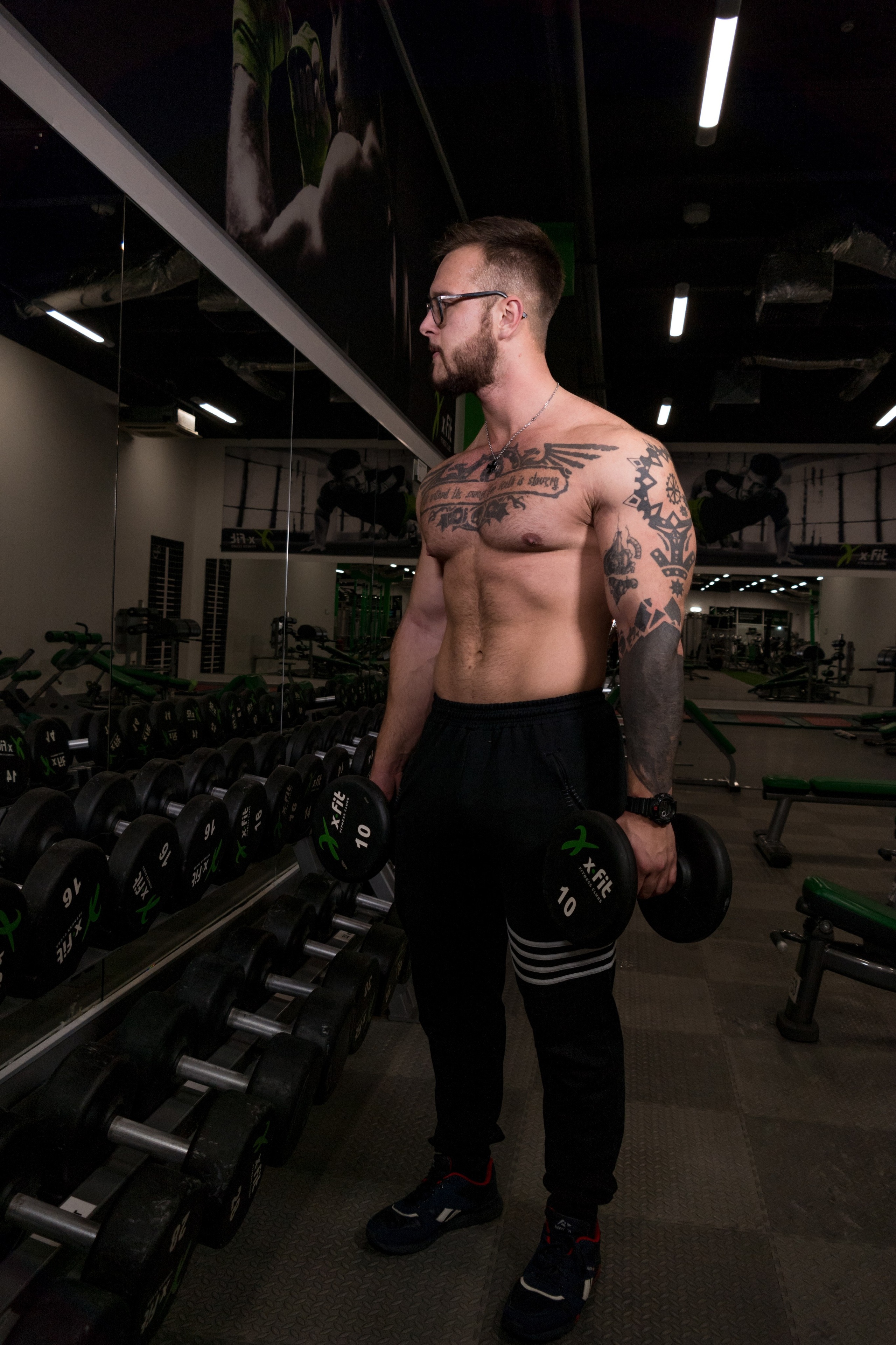 Контент-фотосъемки для экспертов и фитнес тренеров. AI Фотограф Краснодар: мужские и женские фотосессии, стилизация съемки. Нейро-фотосессии онлайн