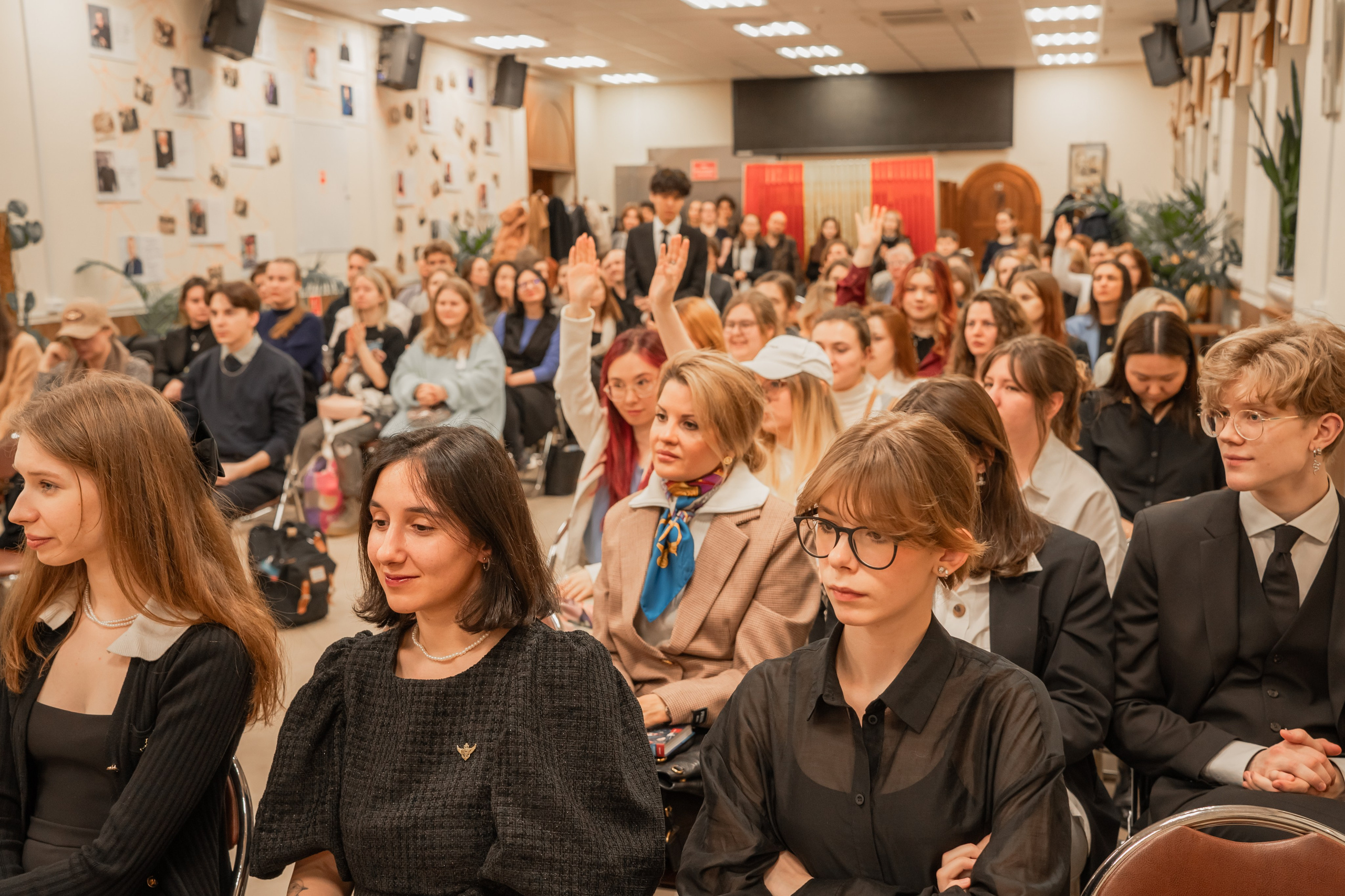 Презентация книги «Человек за бортом», автор София Цой. Репортажный фотограф Анастасия Рубцова