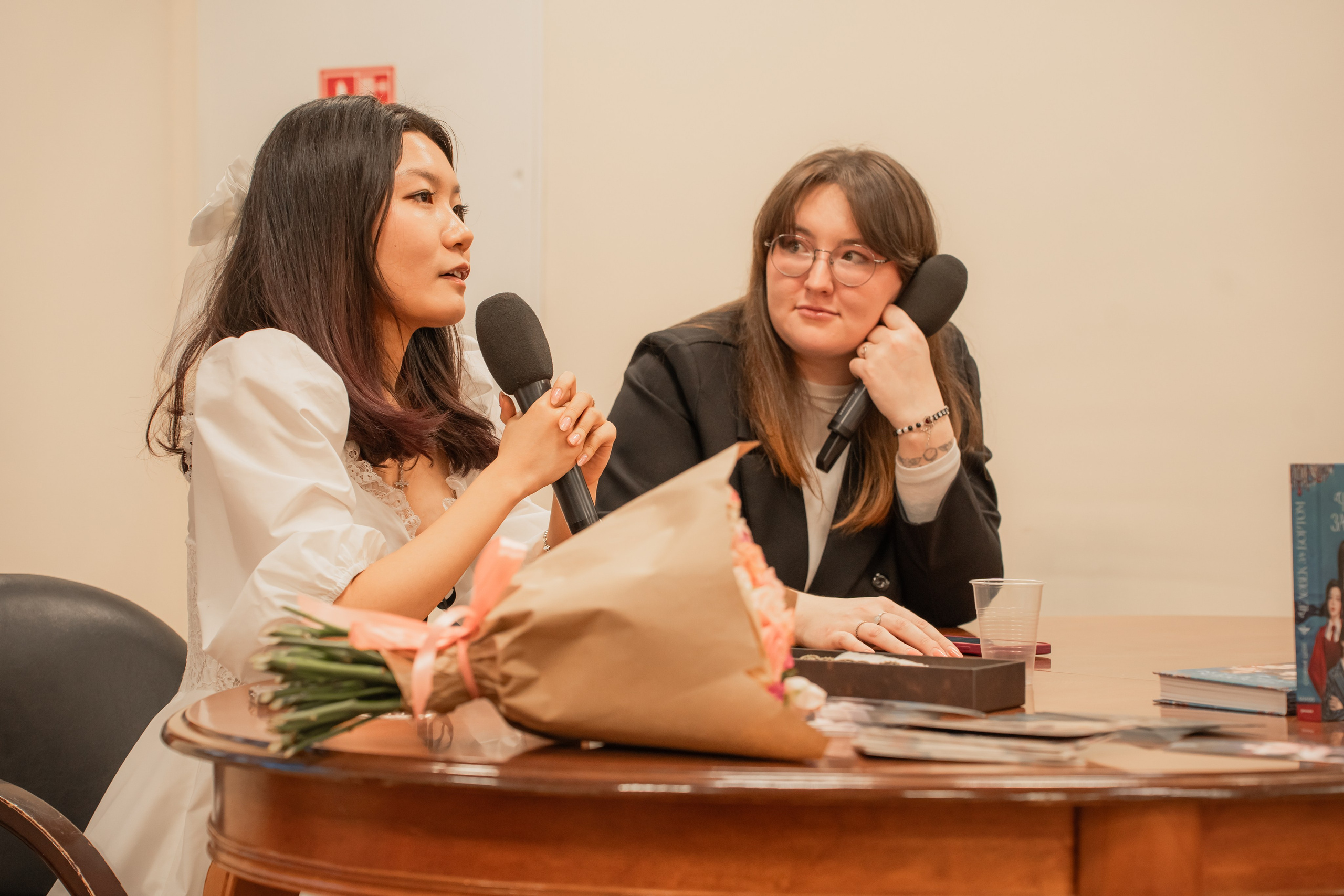 Презентация книги «Человек за бортом», автор София Цой. Репортажный фотограф Анастасия Рубцова