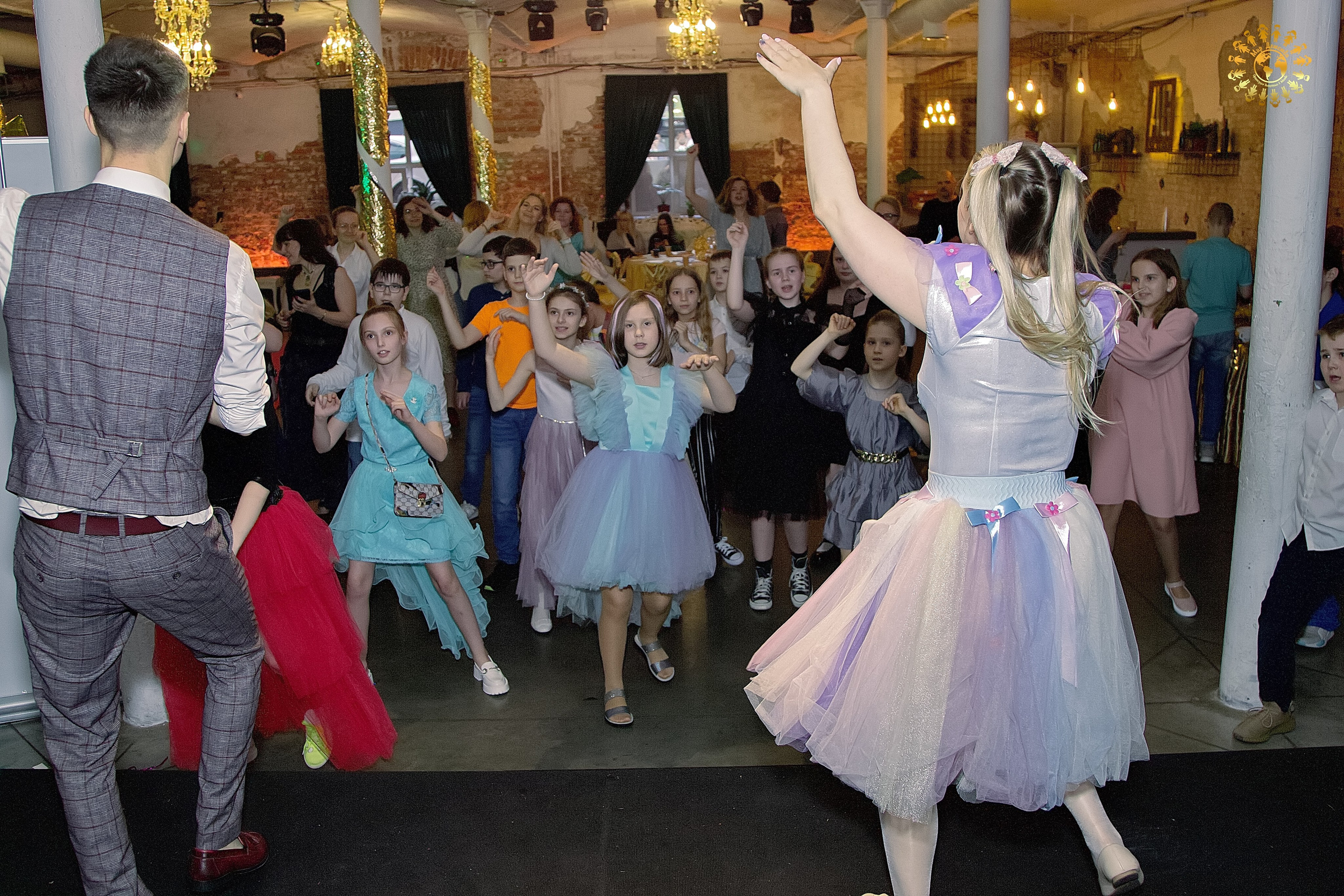 Выпускной 2023 (Школа 109, 4-й класс). Репортажная съемка в Москве и области. Анималистика