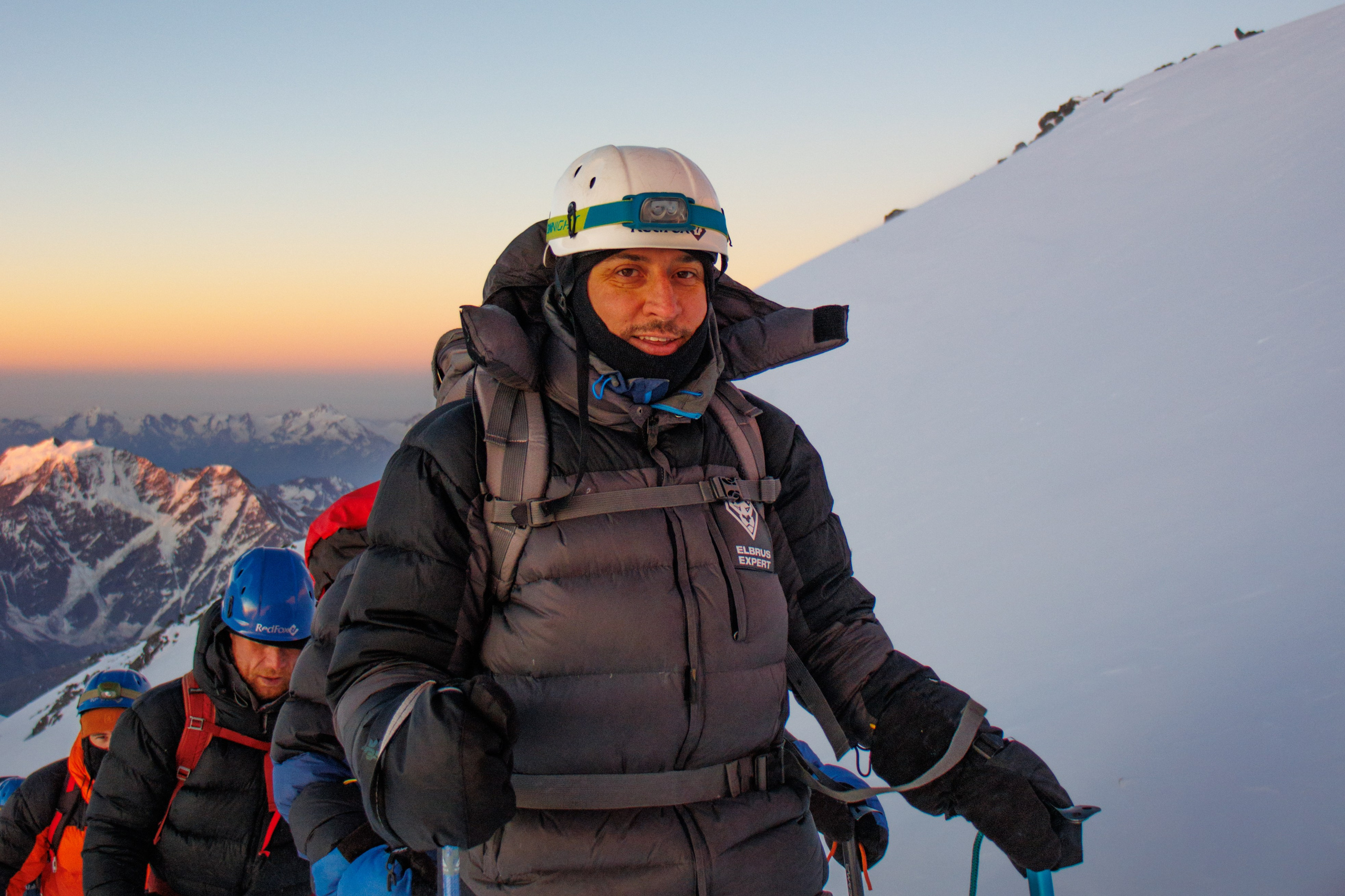 Эльбрус / восхождение. Фотограф на трекинг и восхождение Эльбрус, Приэльбрусье. Елизавета Бобок