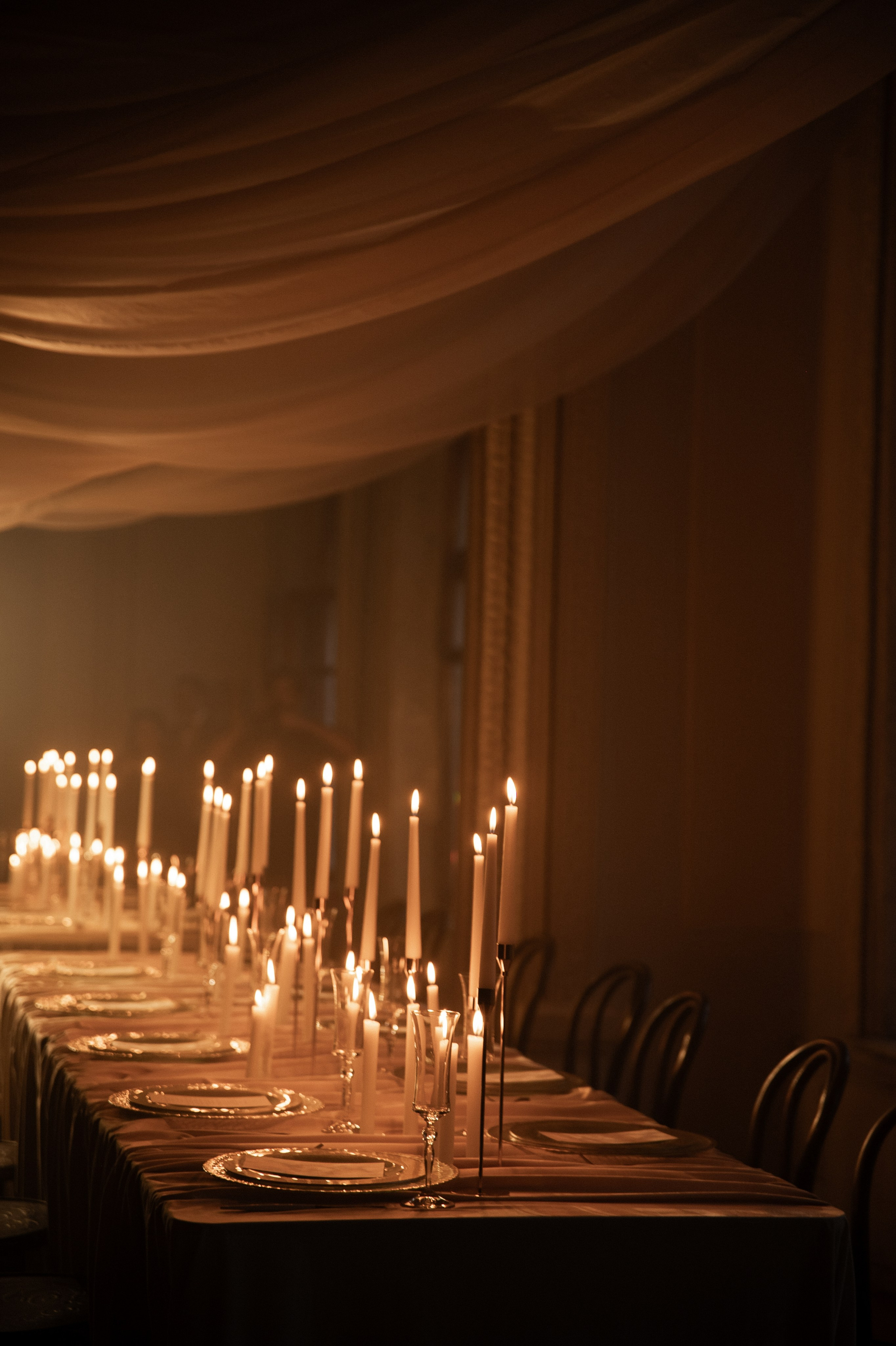 Камерный свадебный ужин при свечах в старинном особняке в фотостудии 21. Kult. Ярослава Ерина — свадебный фотограф в Москве