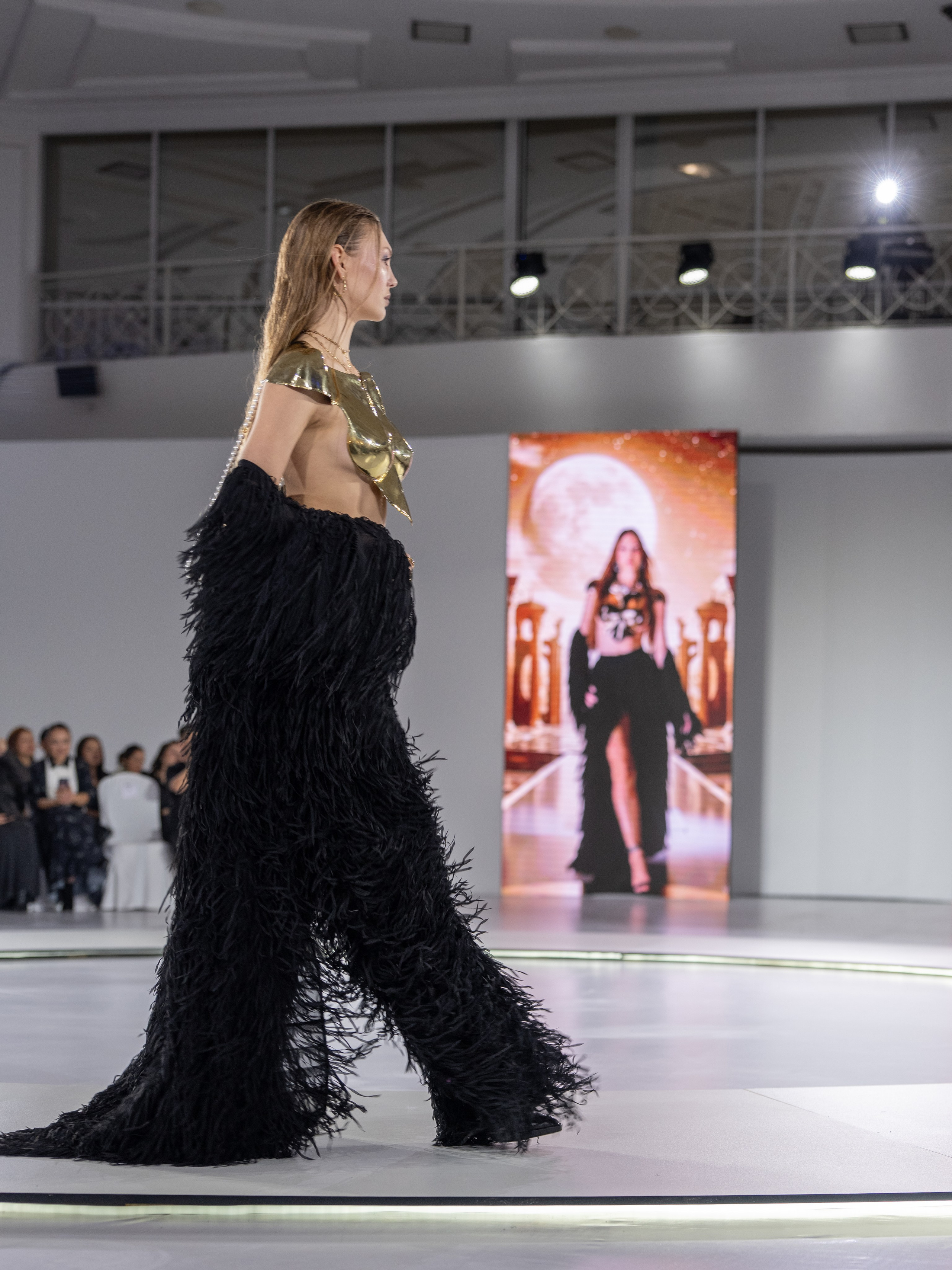 Дизайнер Arunaz. Сайт Алматинского НЮ АРТ, будуар и фэшн фотографа Дениса Карпенко