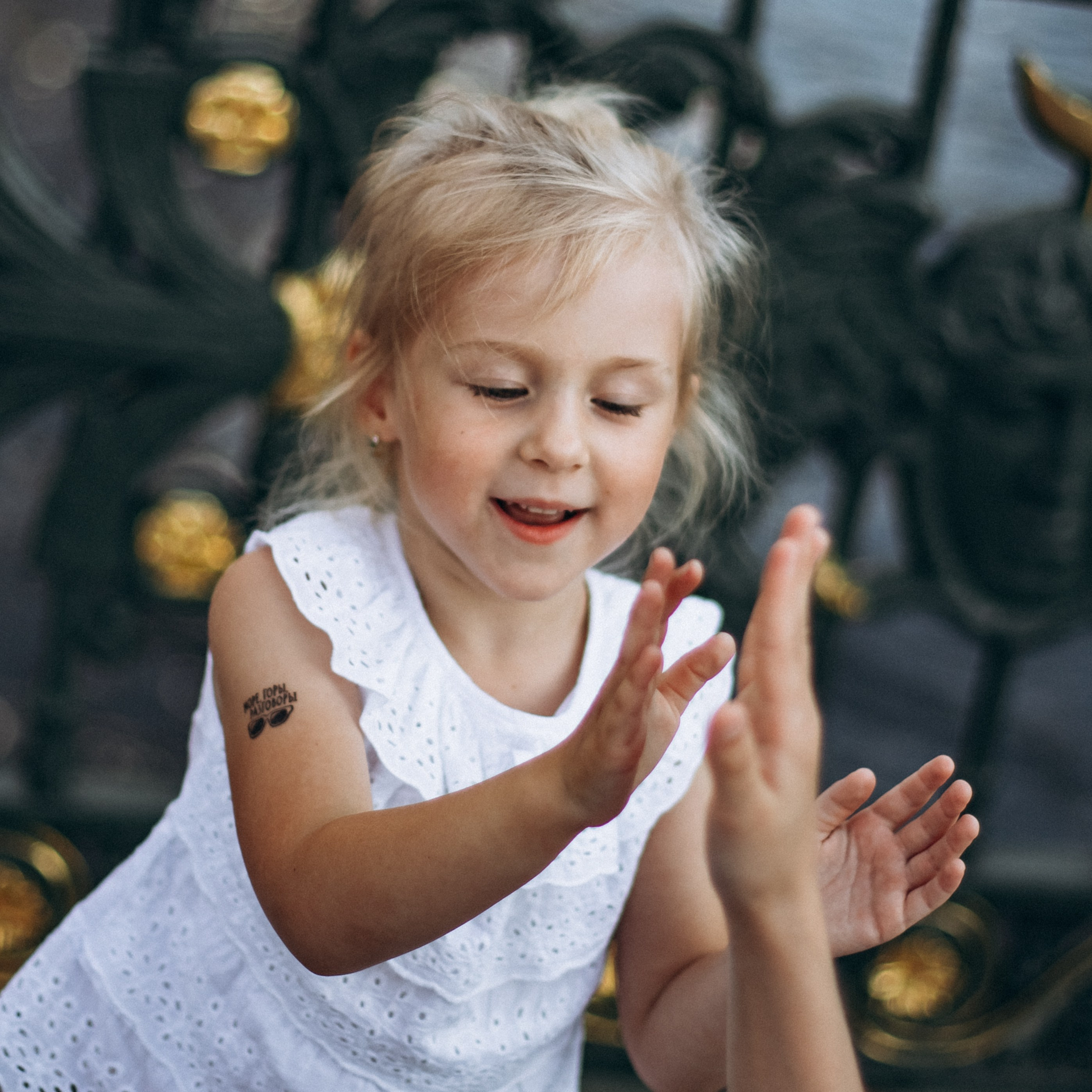 Дарья с семьей в июне. Фотопрогулка в Петербурге. Индивидуальный и семейный фотограф в Санкт-Петербурге