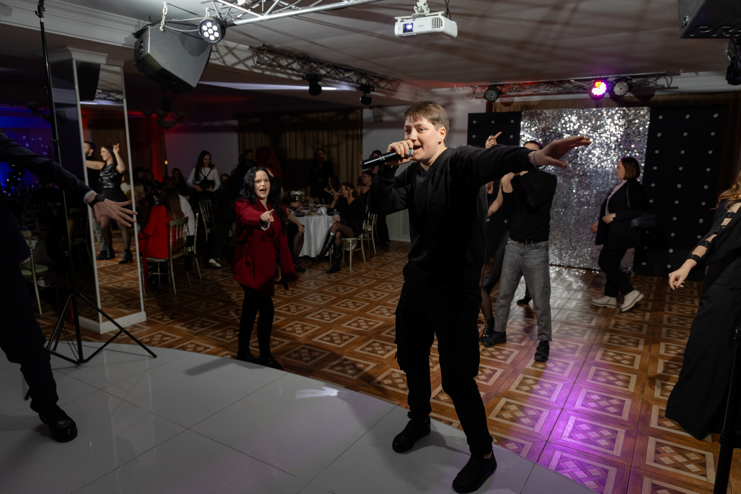 Корпоративная фотосъемка для кафе GARAGE | Новый год 2025 | Минск. Свадебный фотограф в Минске/Беларуси Сергей Спиридонов