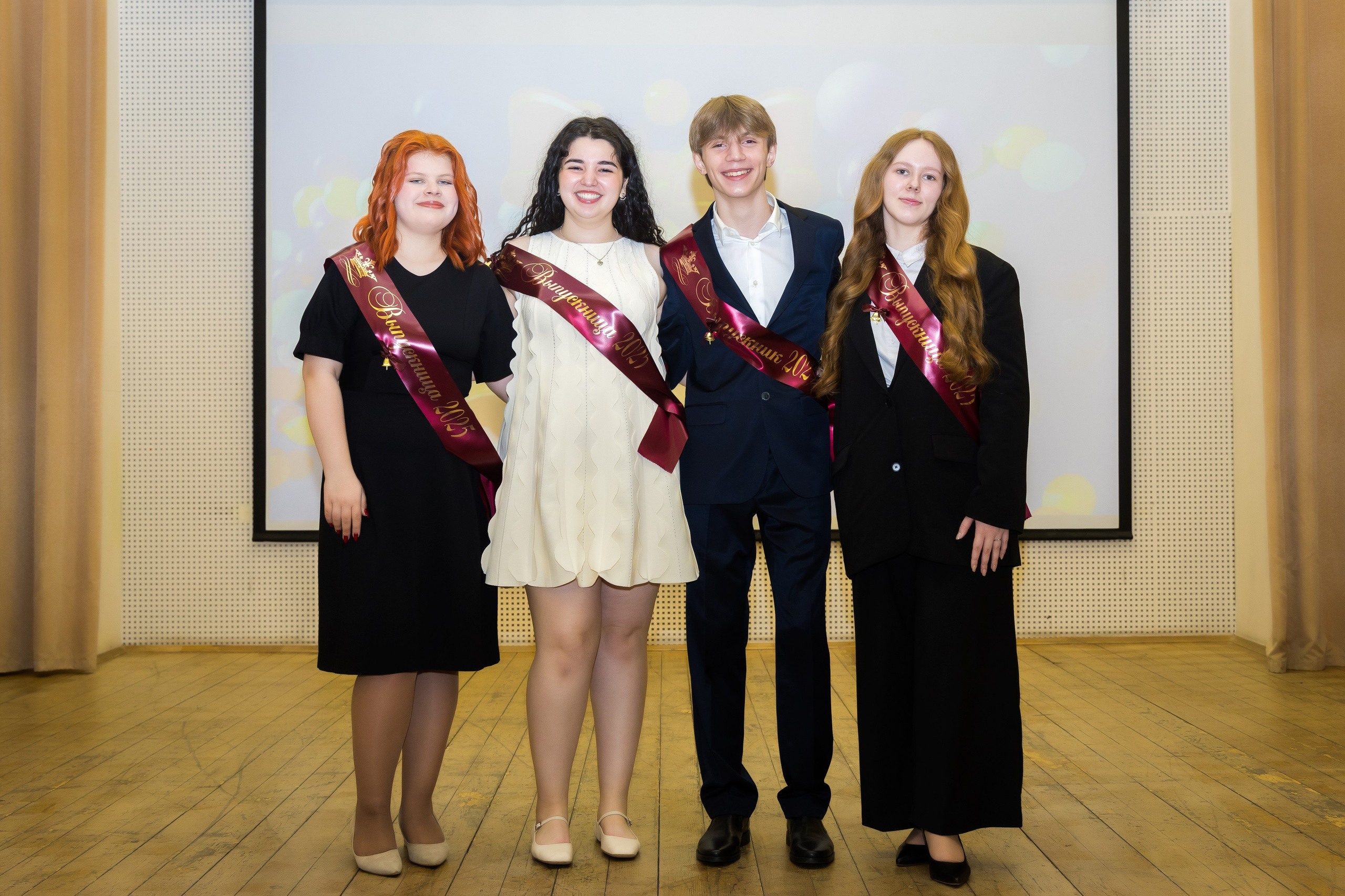 Выпускной в школе. Photomantis