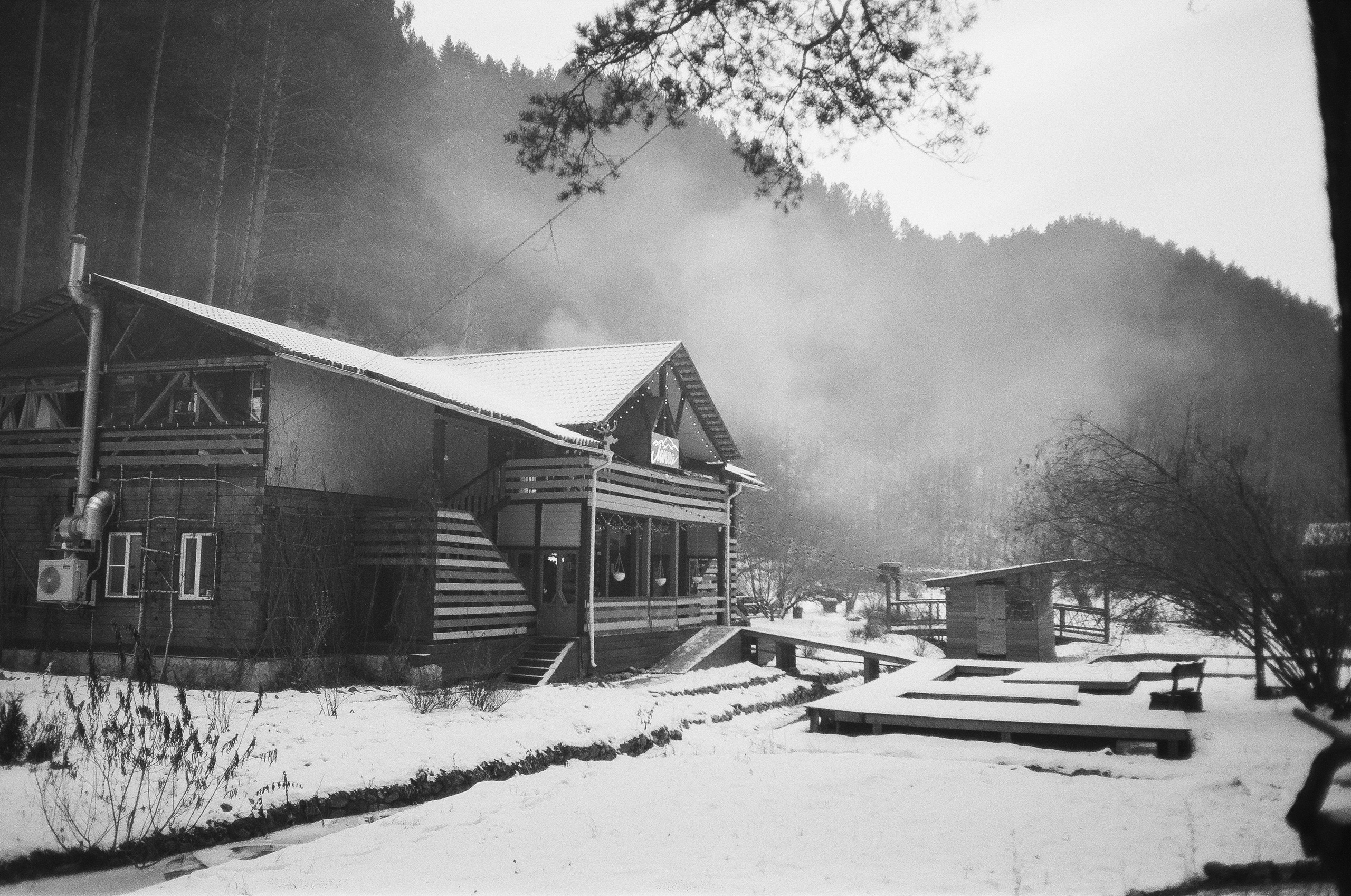 Деревня Берендеевка и кафе Лампа в верхах Алтая. Горы и поля Чемала. Фотограф-документалист Мария Осокина