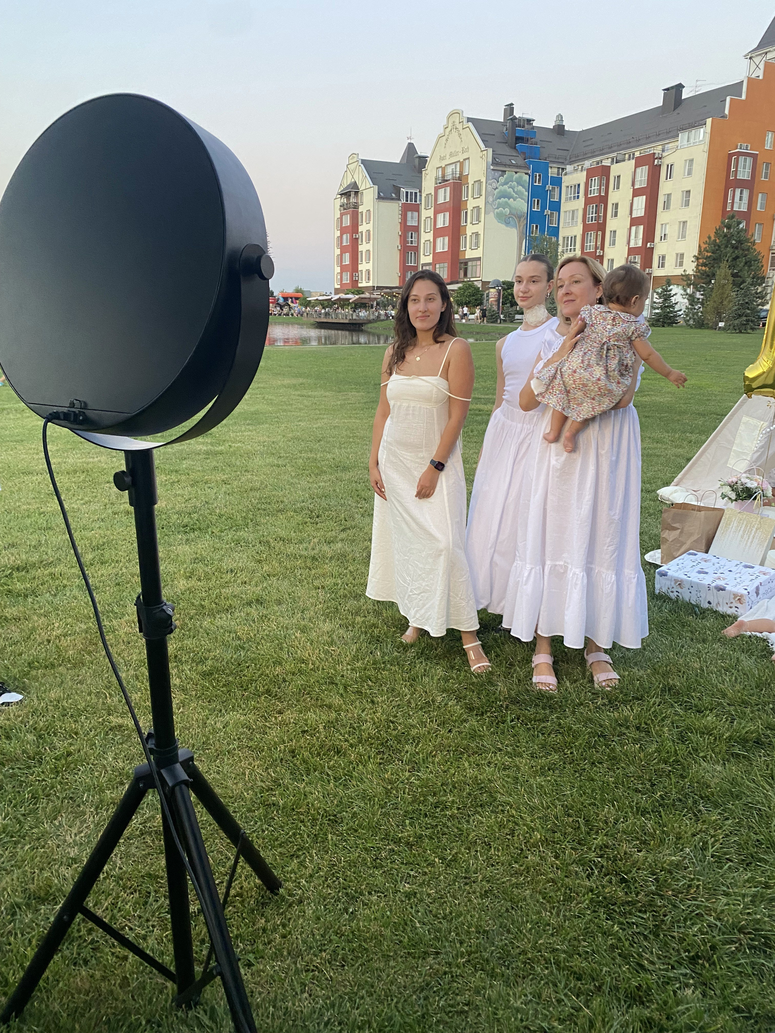 Фото-гиф-стойка BLACK (фотобудка, селфизеркало). Инсталаб Краснодар фото и видео интерактивы на ваше мероприятие