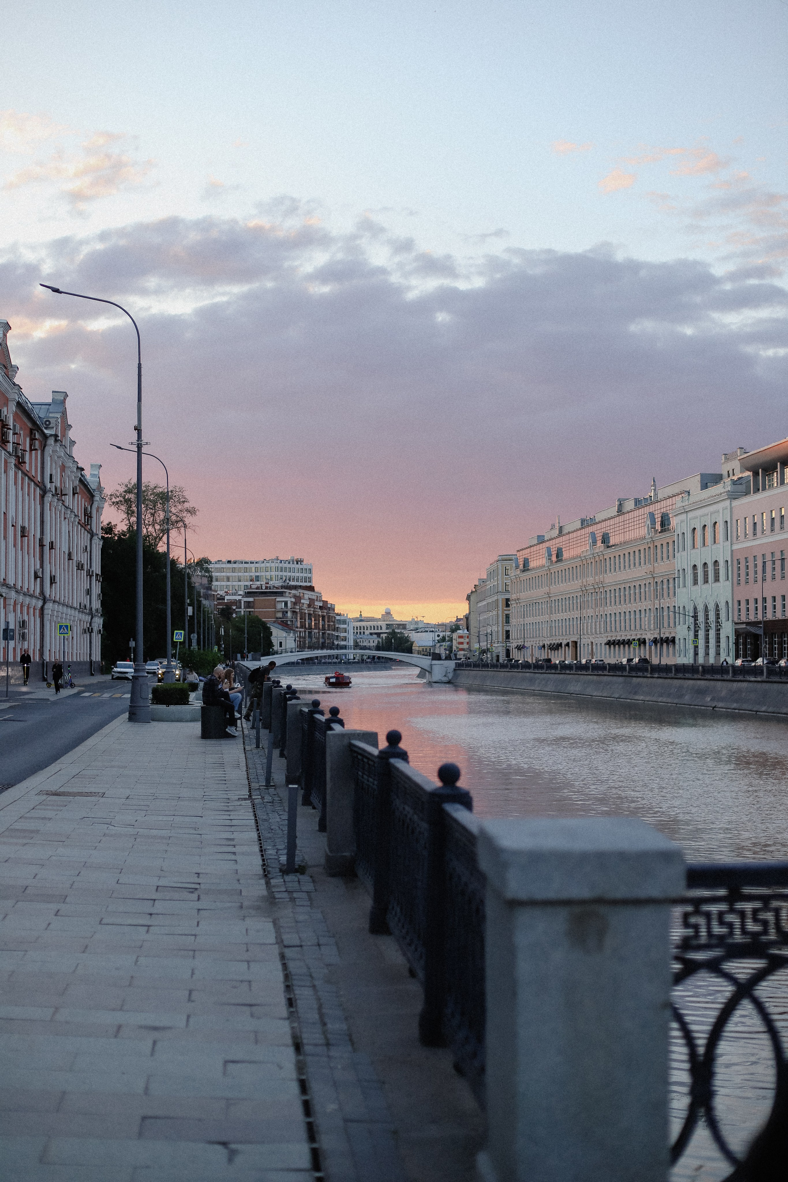 На набережной. Фотограф в Алматы и Москве Даша Пушкина