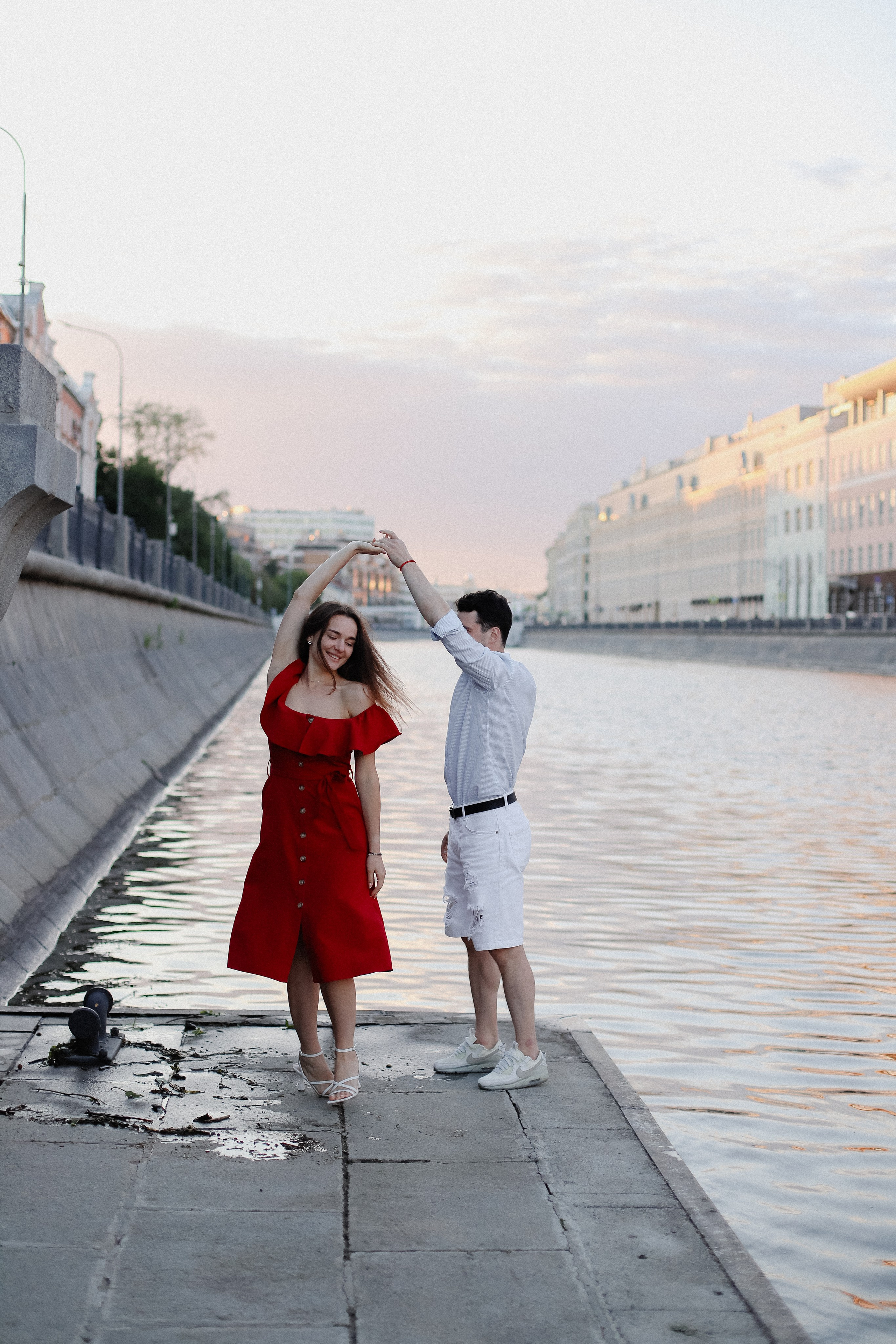 На набережной. Фотограф в Алматы и Москве Даша Пушкина