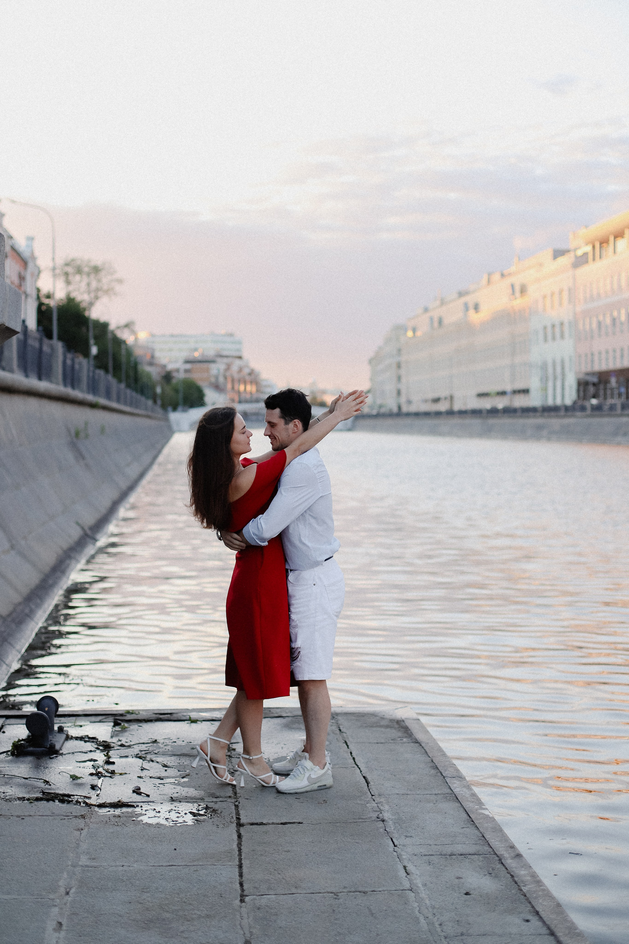 На набережной. Фотограф в Алматы и Москве Даша Пушкина