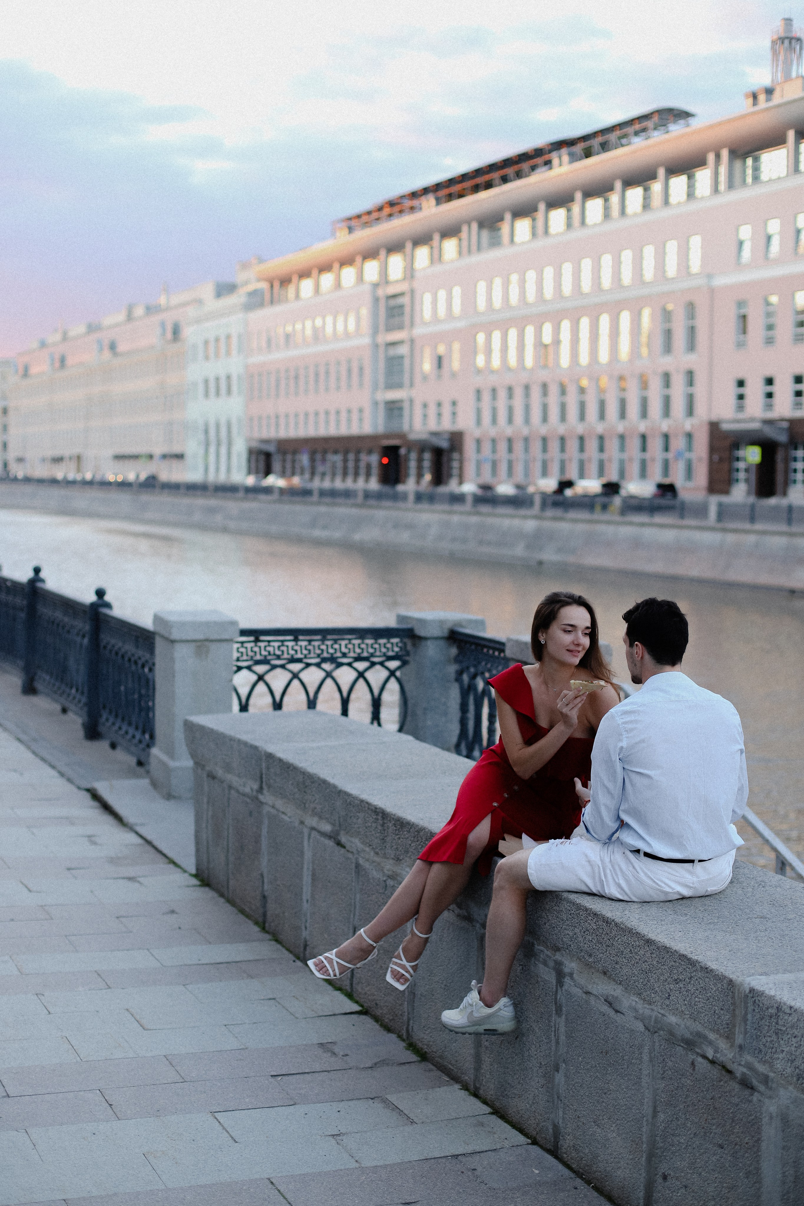 На набережной. Фотограф в Алматы и Москве Даша Пушкина