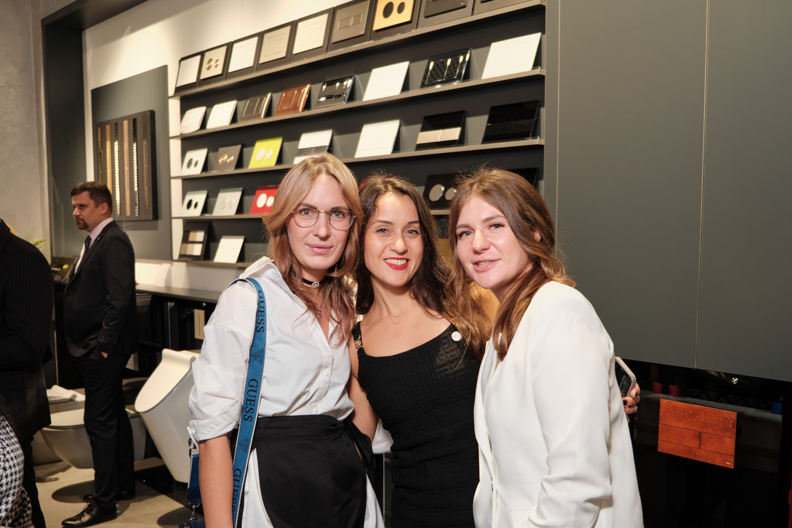 Открытие салона 100 градусов. Антон Ив