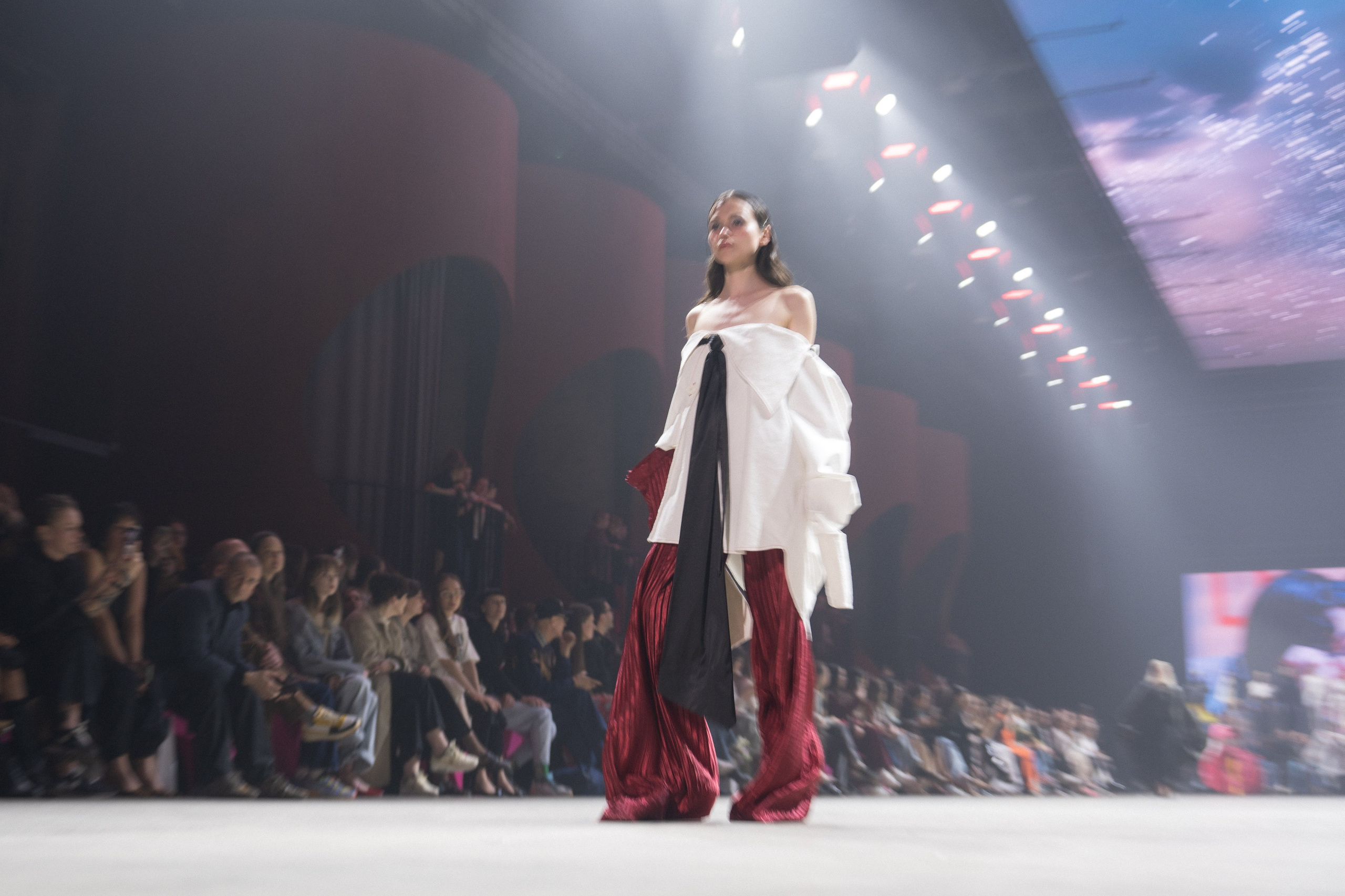 Показ Школы дизайна НИУ ВШЭ. Фотограф Николай Прокофьев модельные тесты в Москве