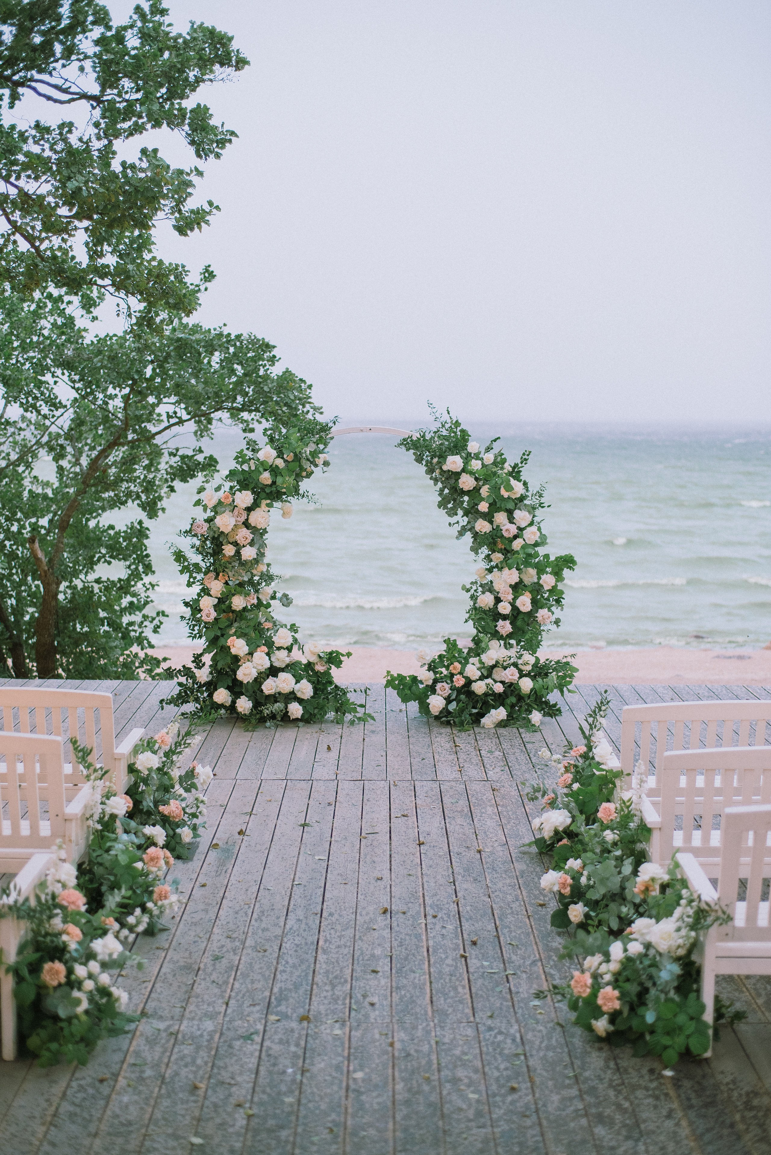 арка из цветов