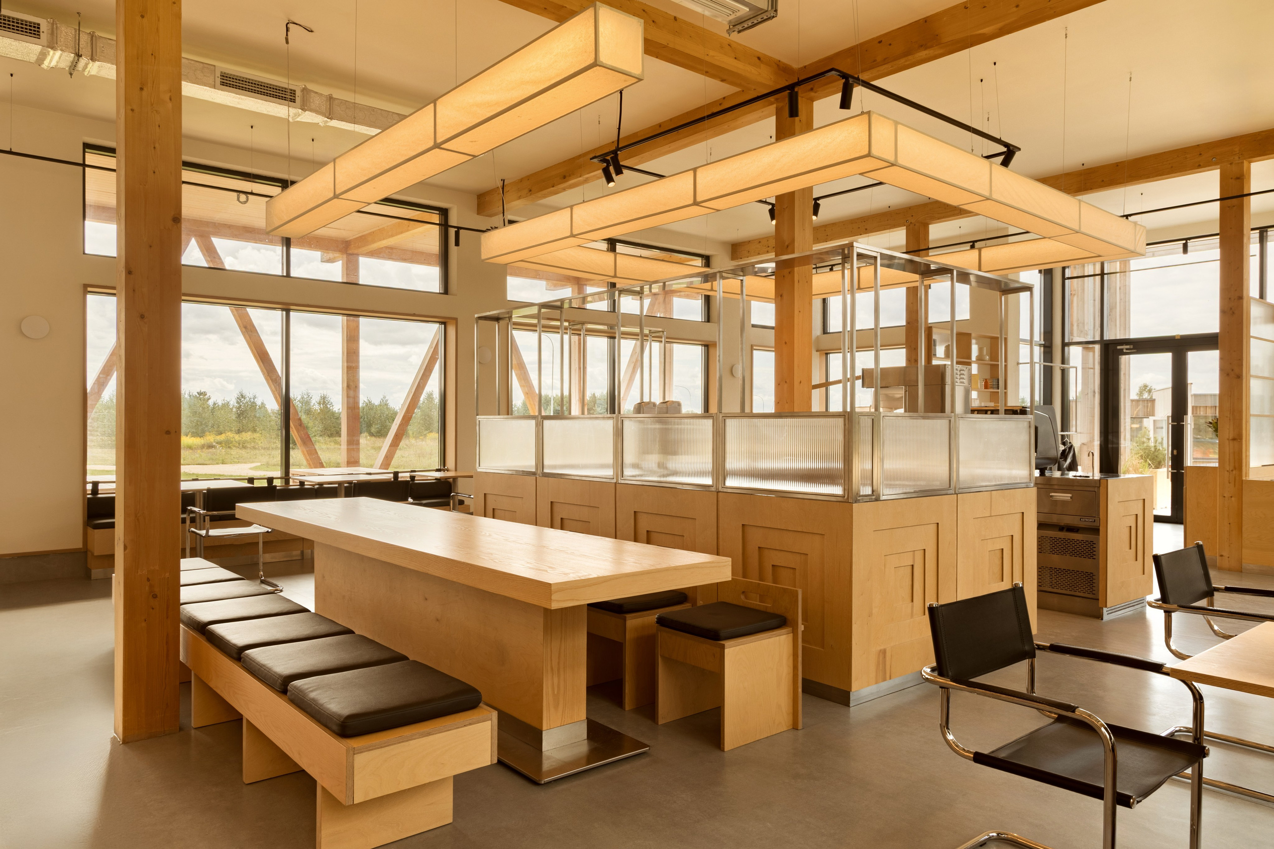 Модернистское кафе-пиццерия на природе: проект FruitDesign с акцентом на созерцание. Интерьерный фотограф в Нижнем Новгороде и Москве Владимир Гудков