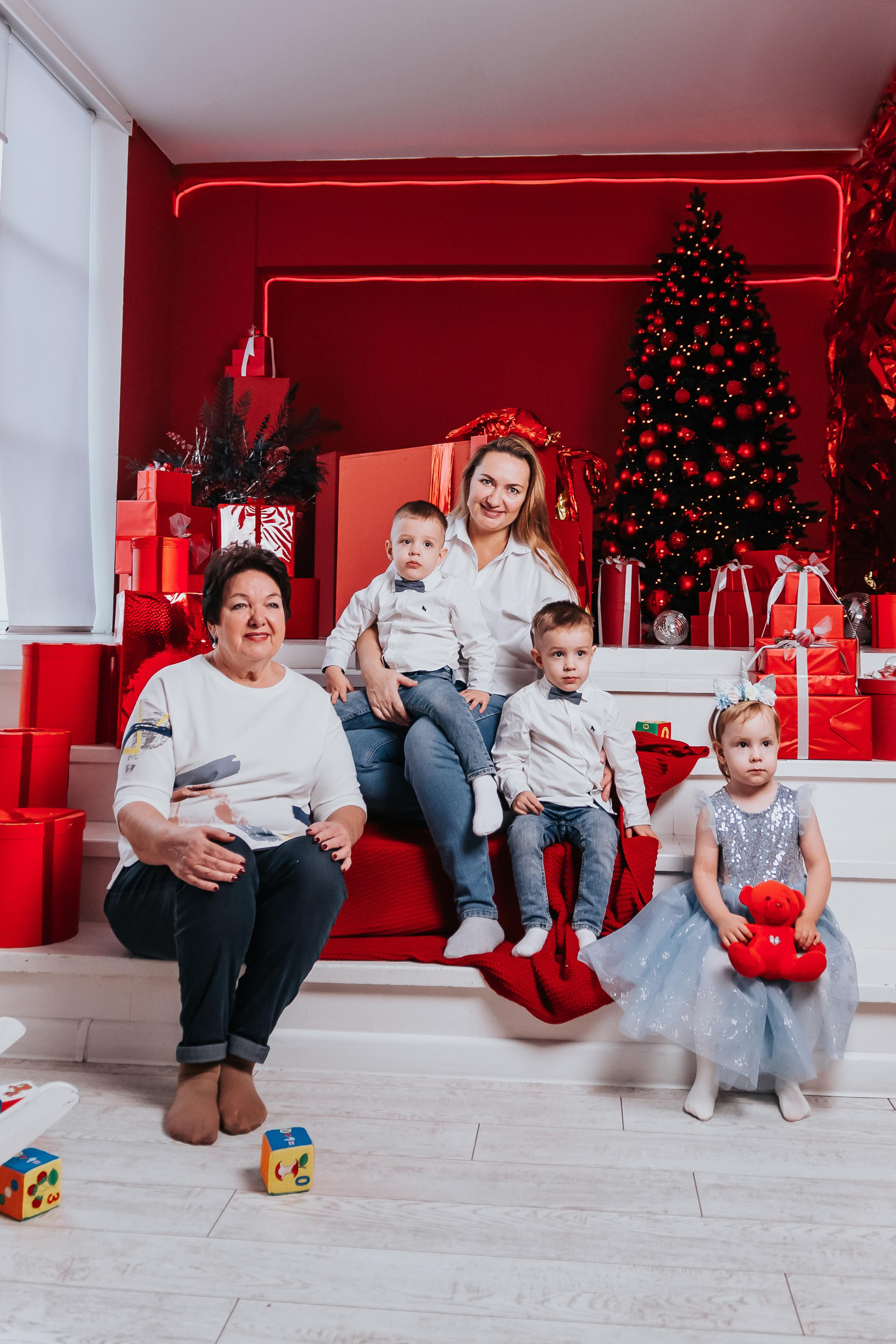 Семенная новогодняя фотосессия Кемерово