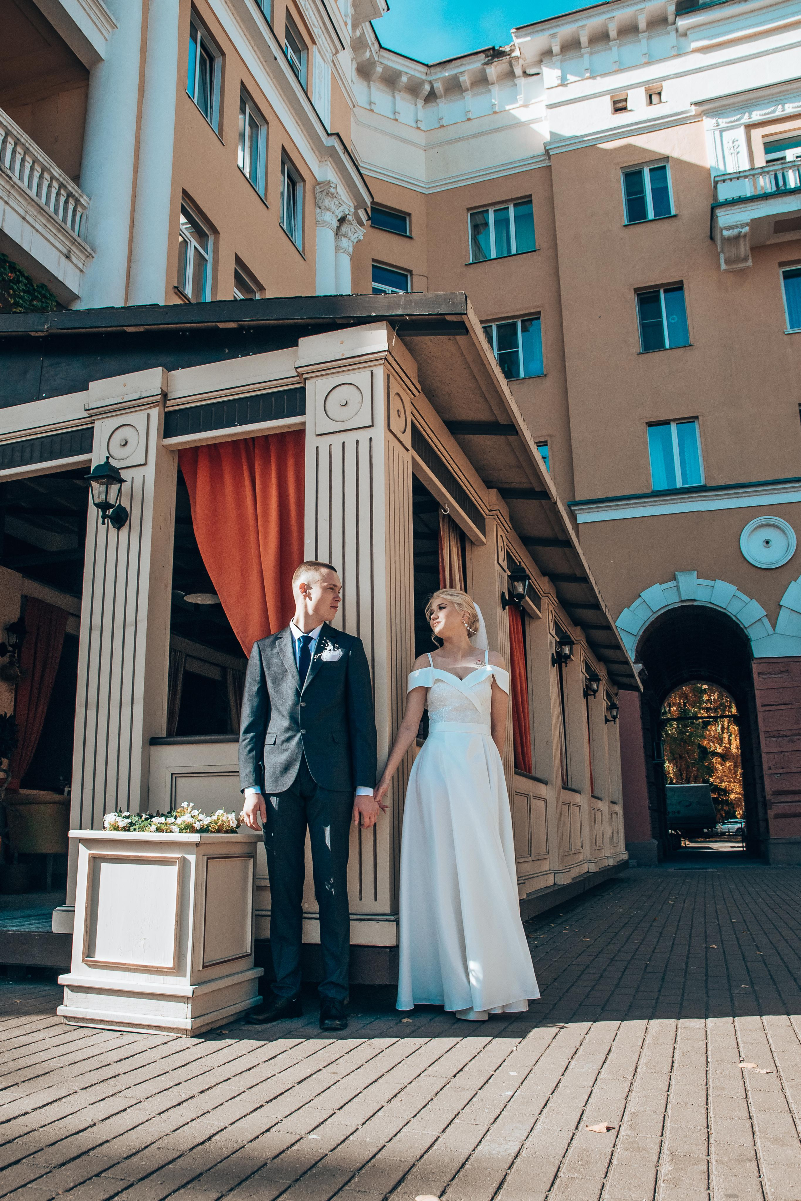 Свадебная фотосессия на площади Пушкина в г. Кемерово