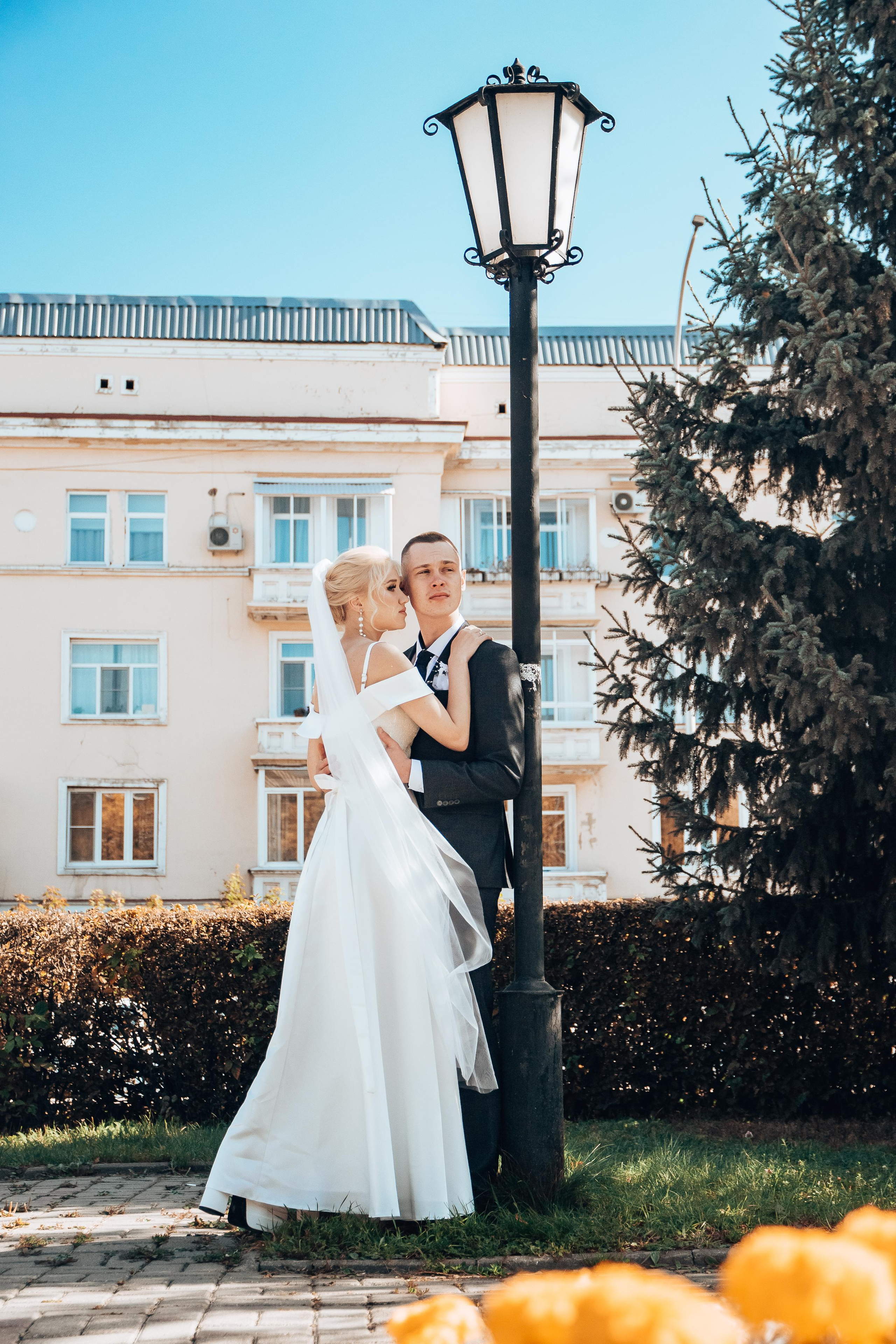 Свадебная фотосессия на площади Пушкина в г. Кемерово