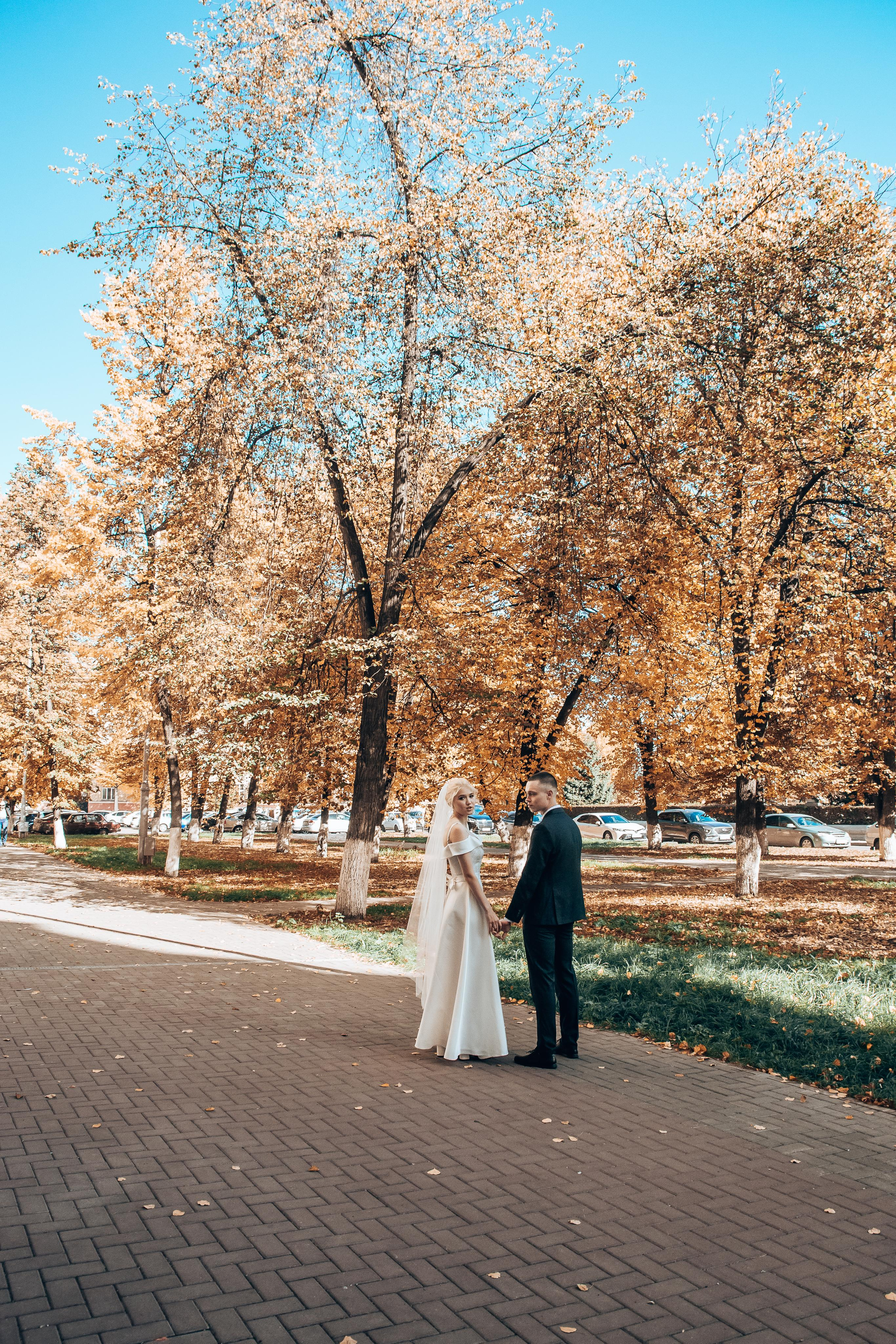 Свадебная фотосессия на площади Пушкина в г. Кемерово