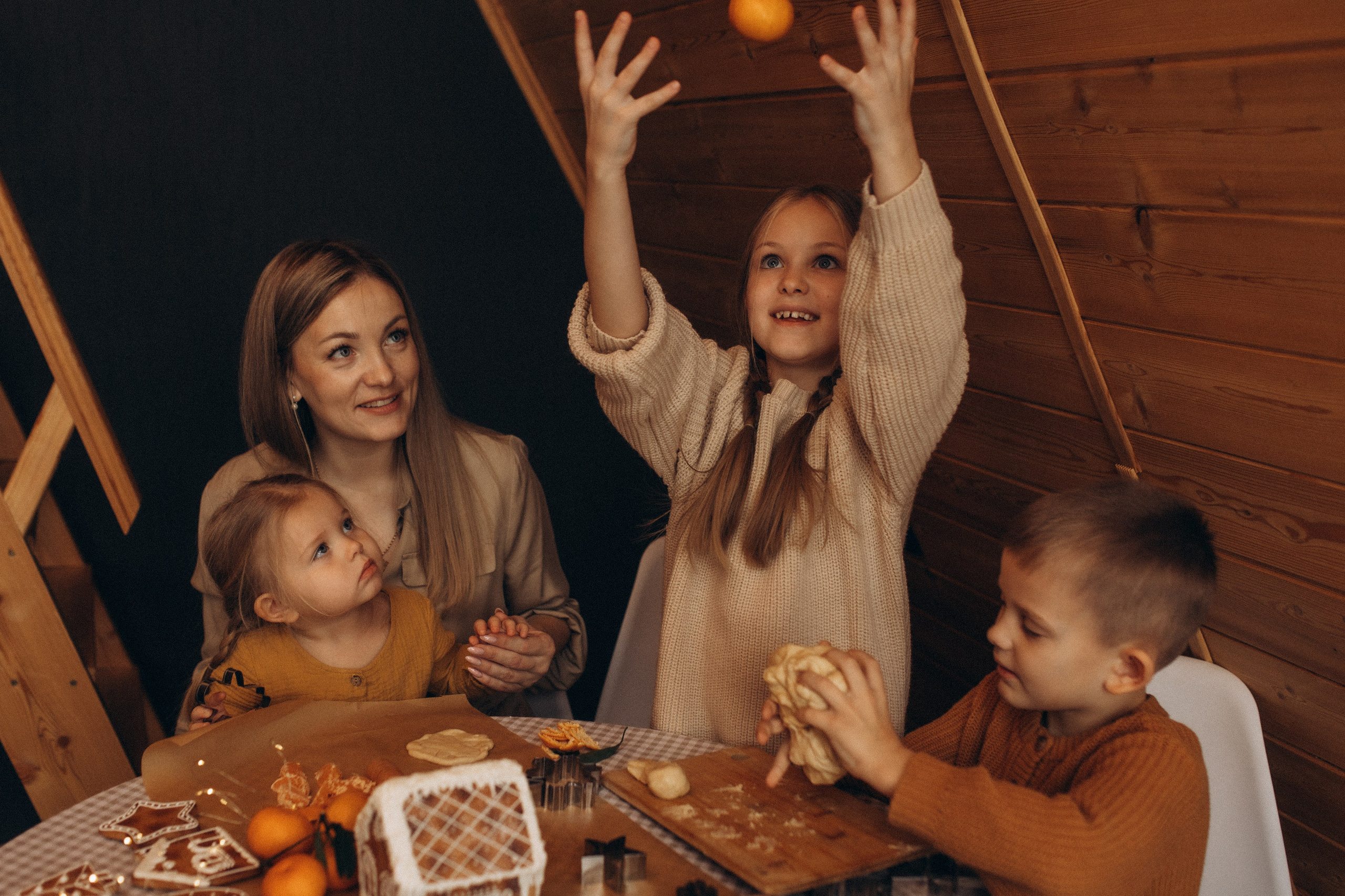Предновогодняя история в домике. Семейный фотограф lifestyle в Новосибирске Елена Шпилевая