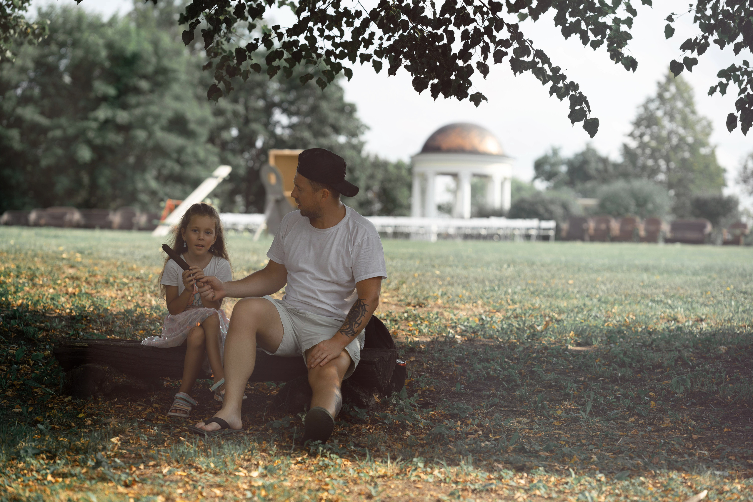 Семейная фотосессия в парке летом. Семейный фотограф Шитиков Роман. Роман Шитиков —свадебный, семейный фотограф в Санкт-Петербурге