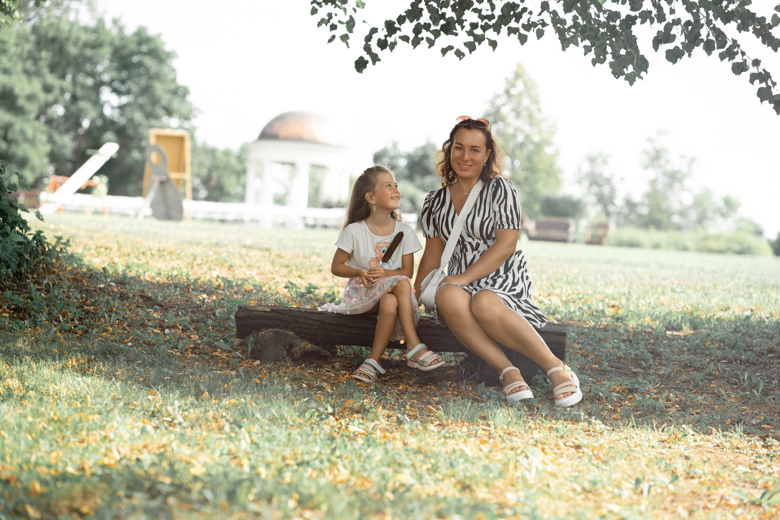 Семейная фотосессия в парке летом. Семейный фотограф Шитиков Роман. Роман Шитиков —свадебный, семейный фотограф в Санкт-Петербурге