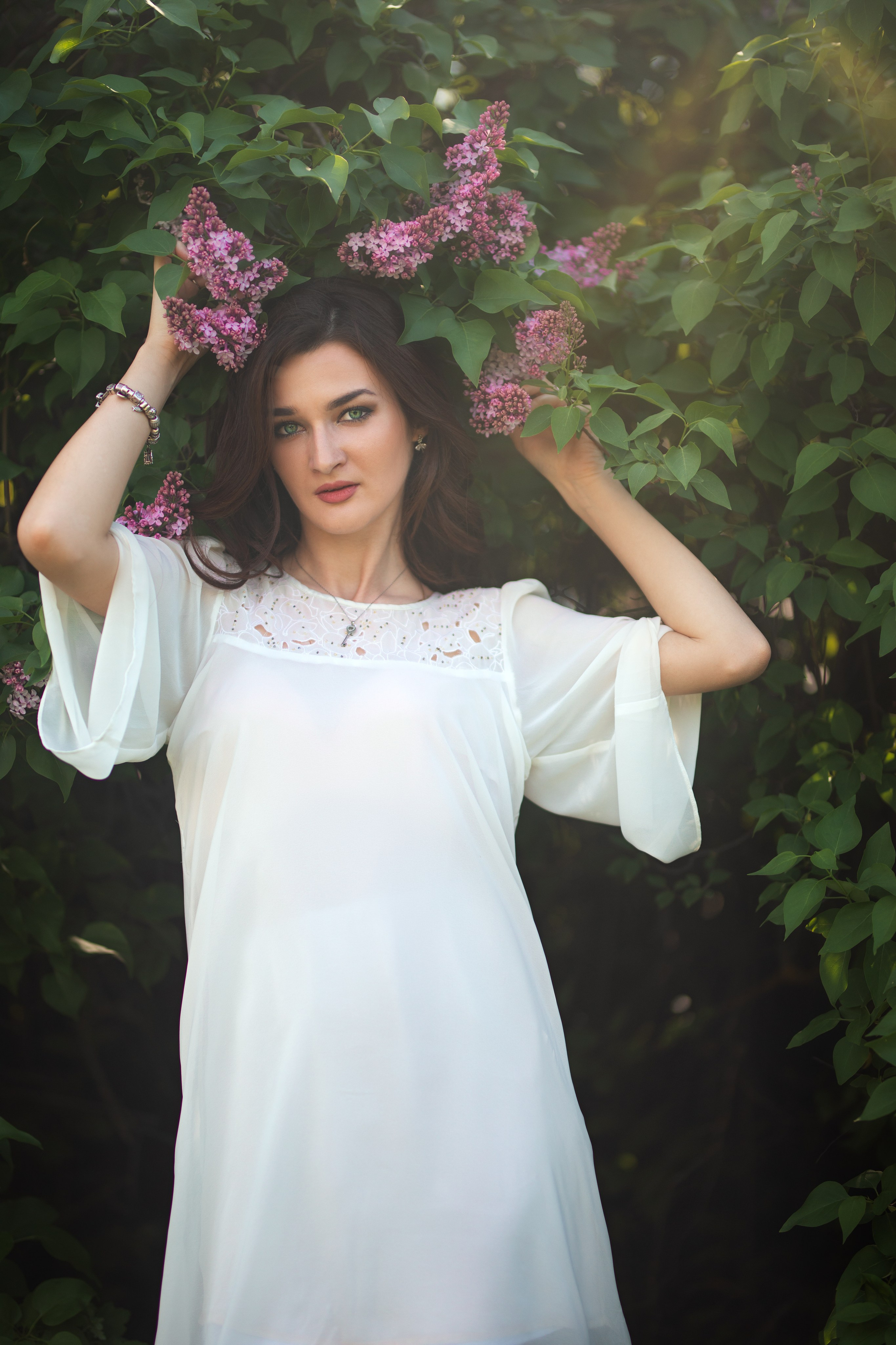 Съемка с Анастасией в кустах сирени в формате для «себя»