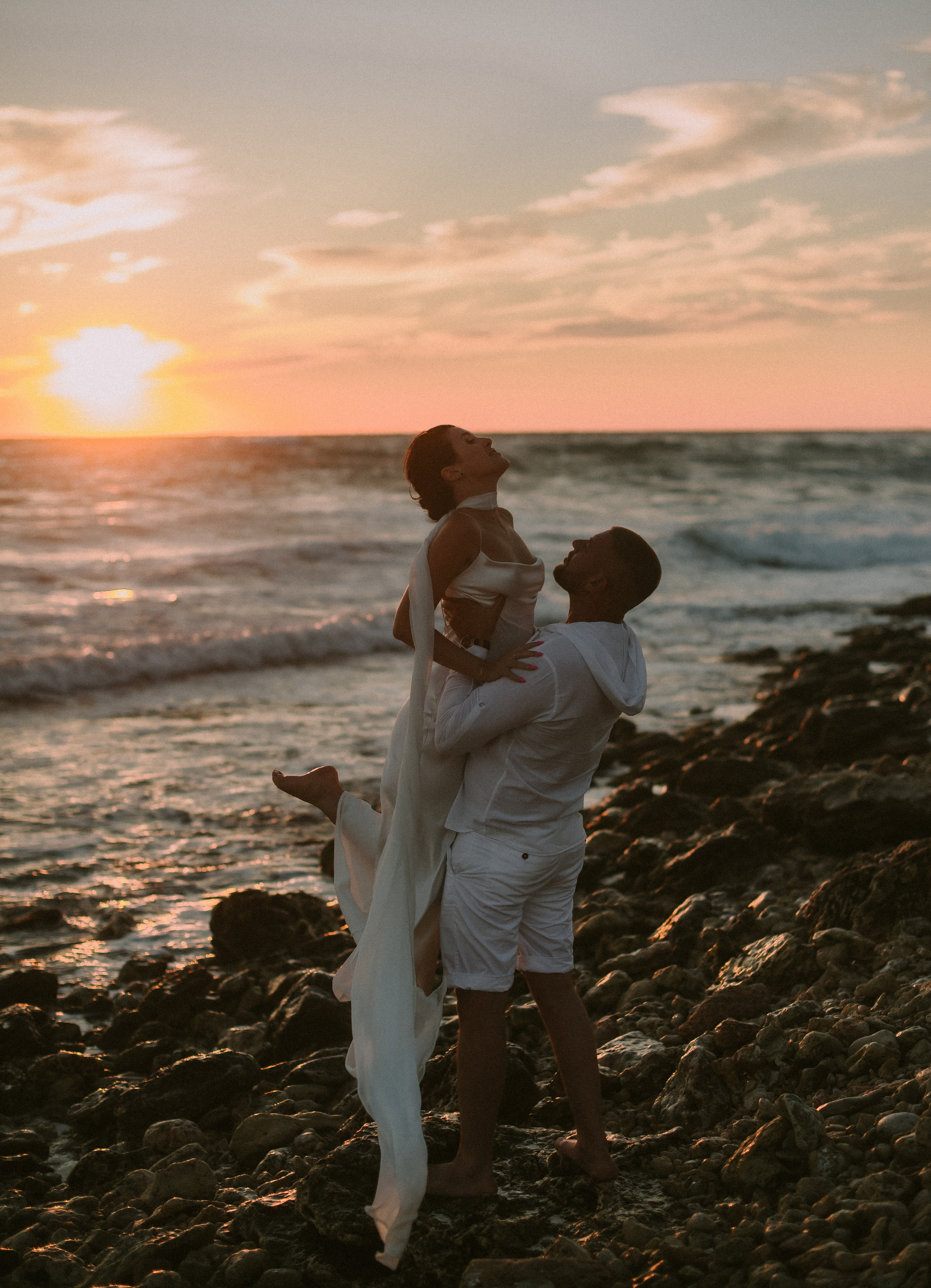 Казачья бухта. закат для двоих. Свадебный, женский, семейный фотограф в Севастополе Юлия Мошенко