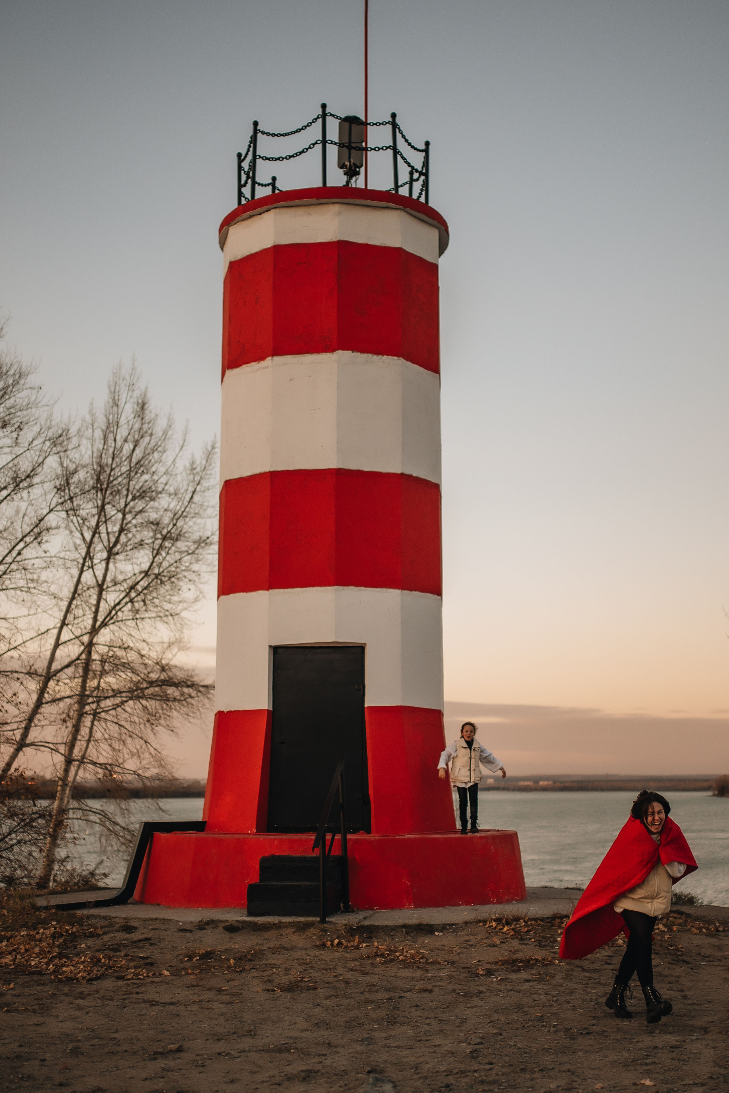 Катя и Варя (маяк). Семейная фотосессия в Новосибирске от фотографа Ольги Коваль