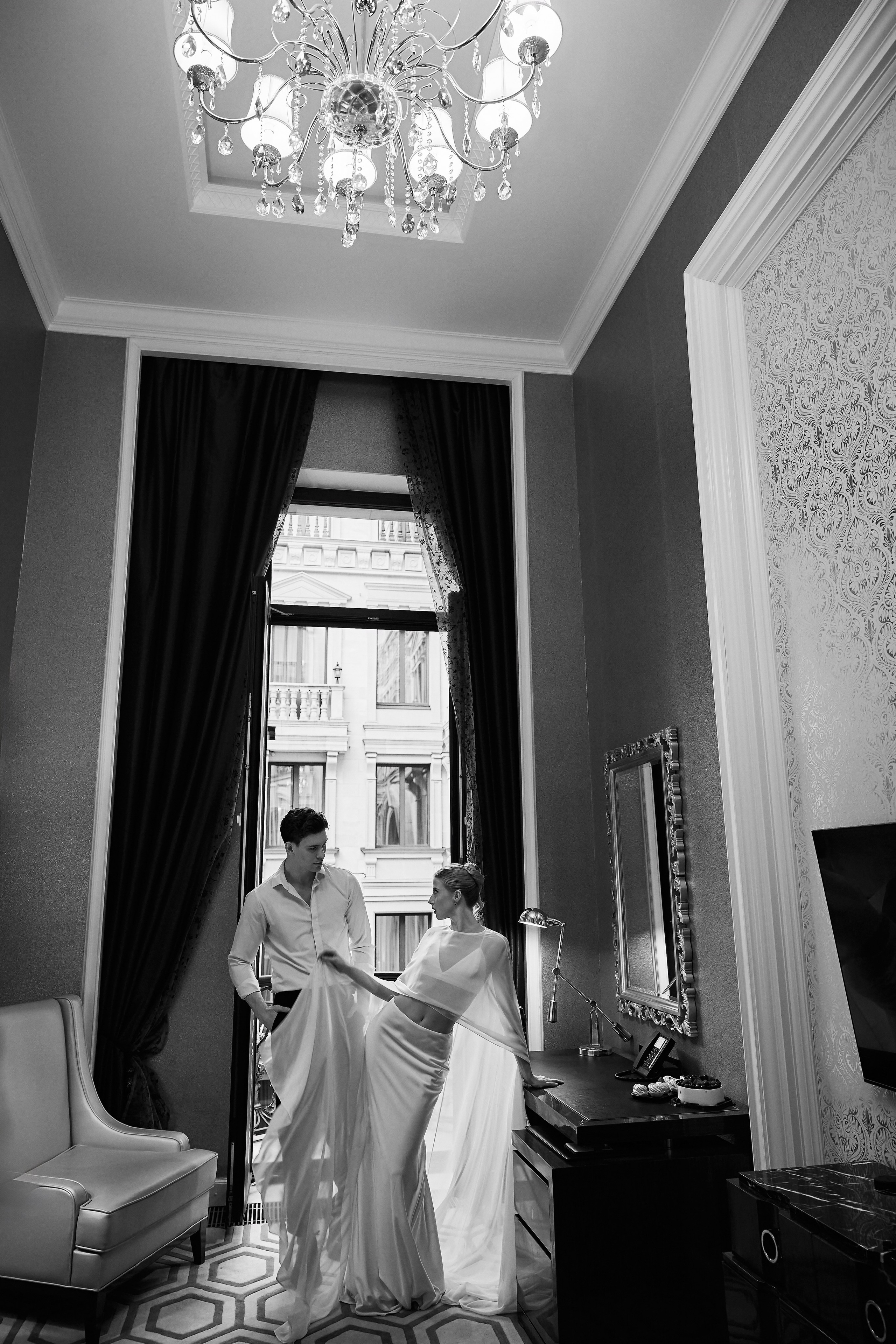 Вадим и Алина. Сборы в отеле St Regis. Свадебный фотограф в Москве и Подмосковье