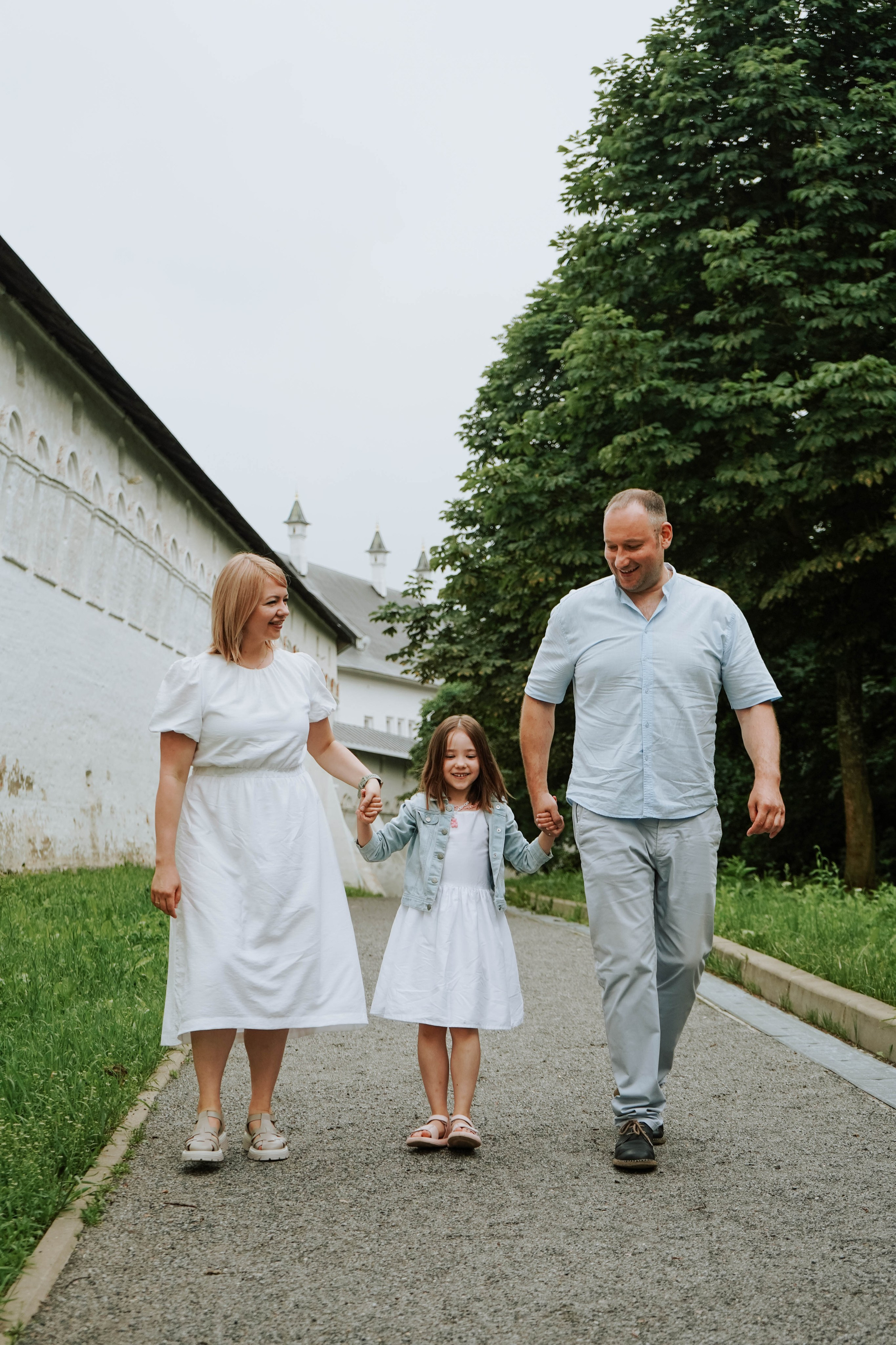 Оля, Игорь и Алина