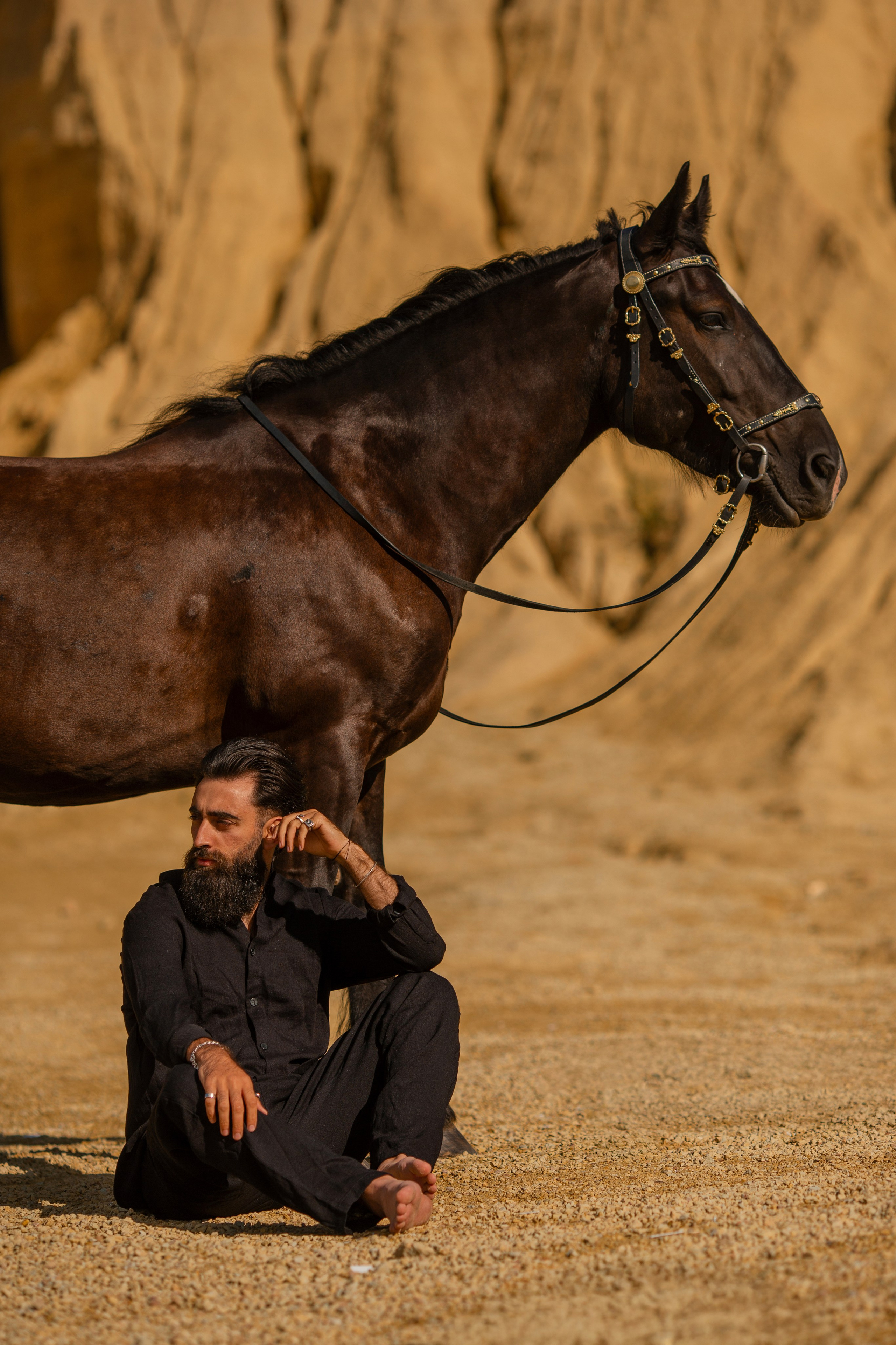 Мужская фотосессия с лошадью