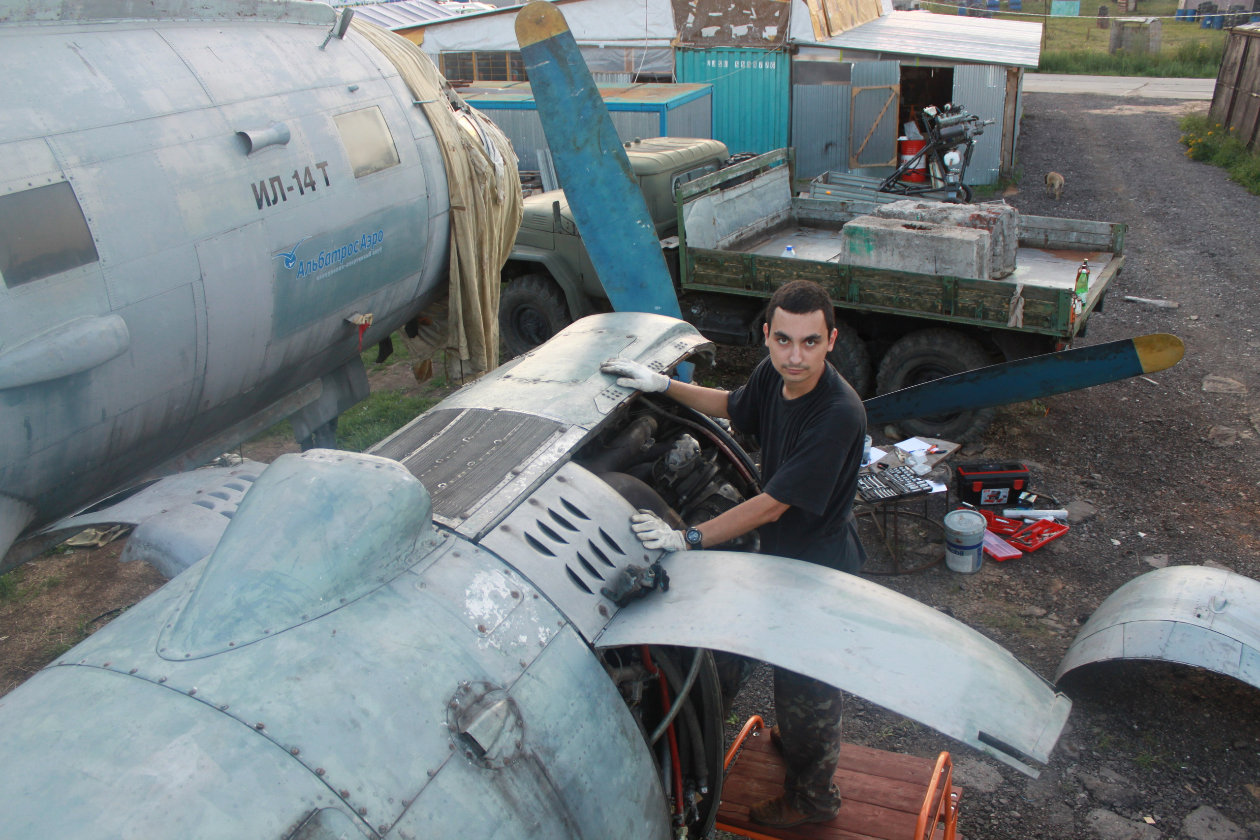 Ил-14Т «Голубая Мечта» работы в Тушино (2011 г.). Фотоальбом показывающий увлекательный мир авиации и мир медведей Андрея Иванова