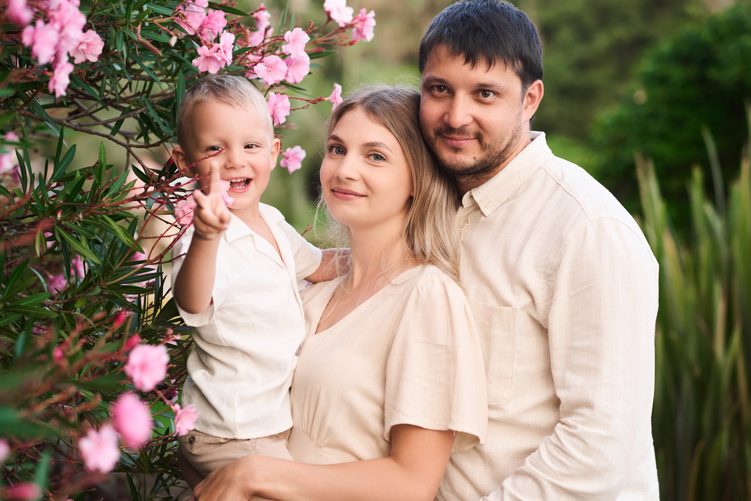 Семейные фотосессии в Сочи, Адлере, Сириусе, Красной поляне от профессионального фотографа. Фотограф для женщин и мужчин, контента для бизнеса в Сочи, Адлере, Красной поляне, Розе Хутор