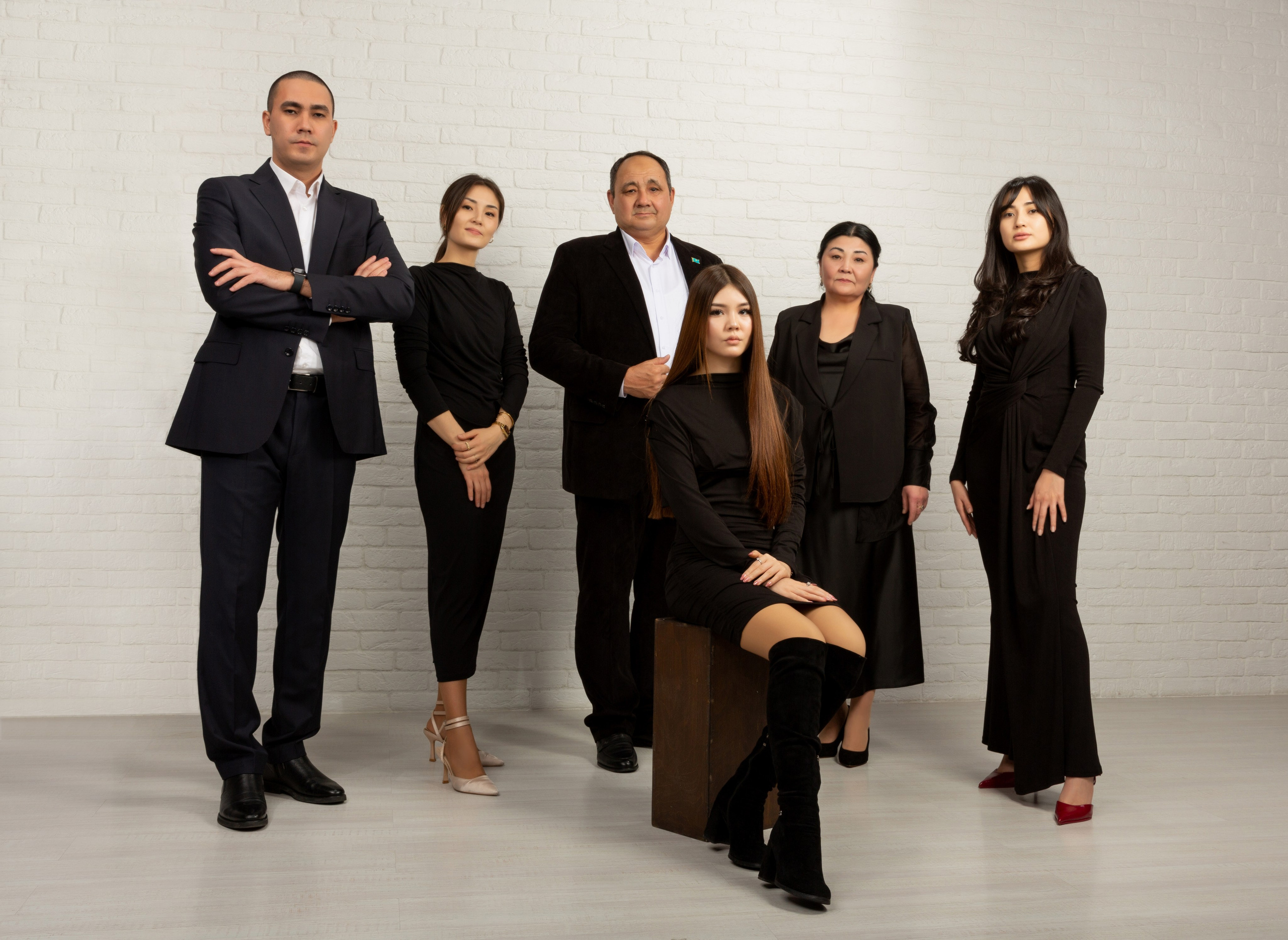 Фотосессия для большой семьи Алматы. Фотостудия Алматы. Семейная и детская фотостудия Family studio.Фотограф Алматы