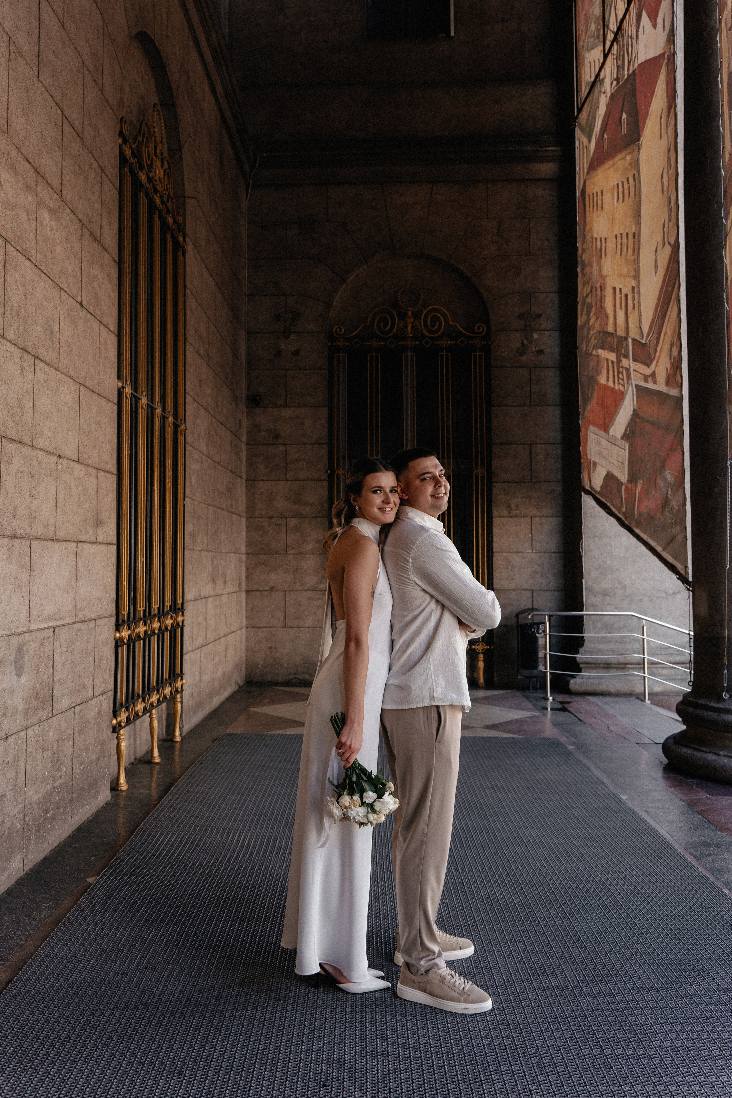 Любовь в одном знаменитом подъезде Минска. Ваш семейный фотограф в Минске — Вика Трегубова