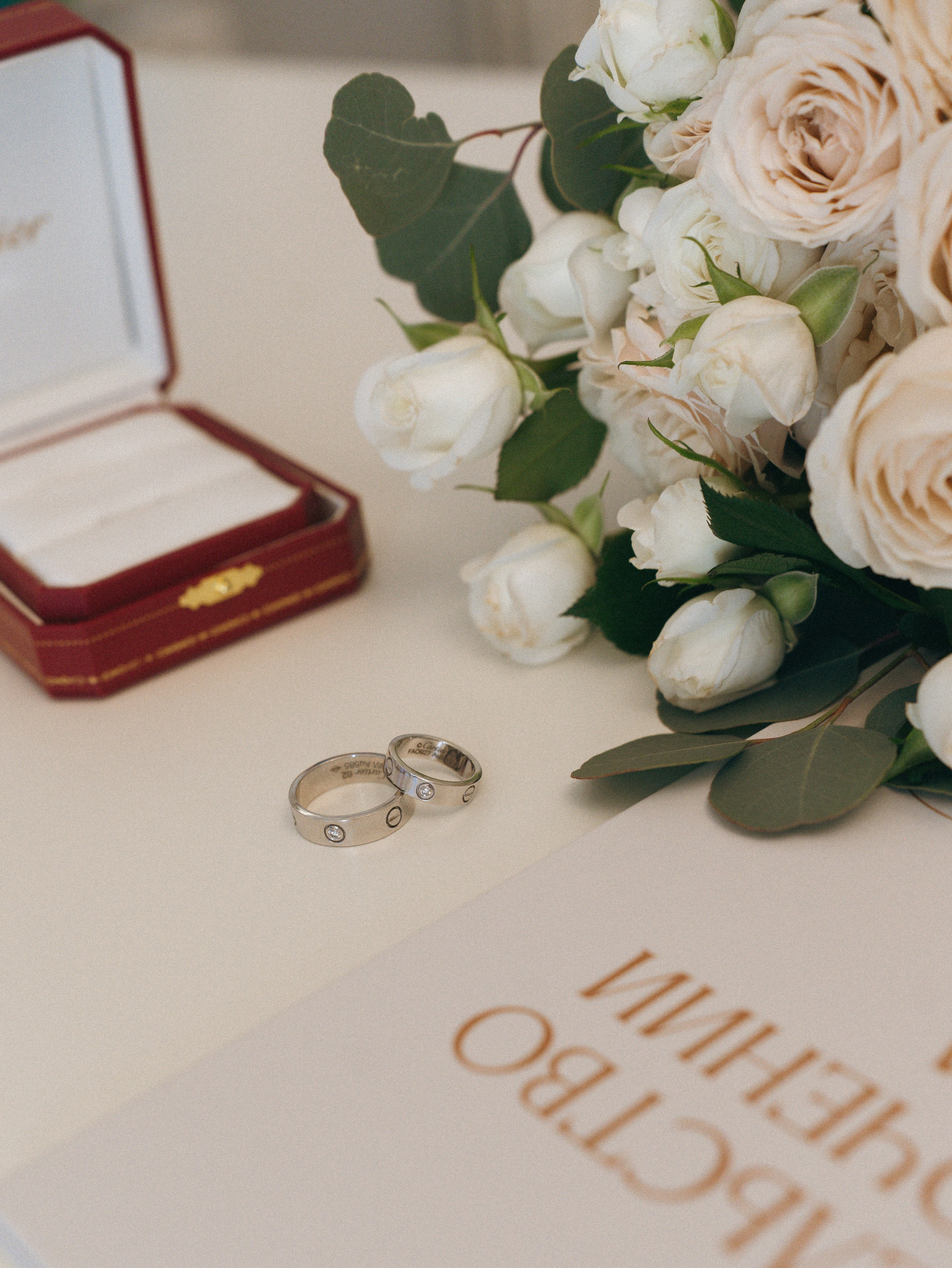 Свадебная фотосессия в загсе. Фотограф из Екатеринбурга Алена Мусалимова