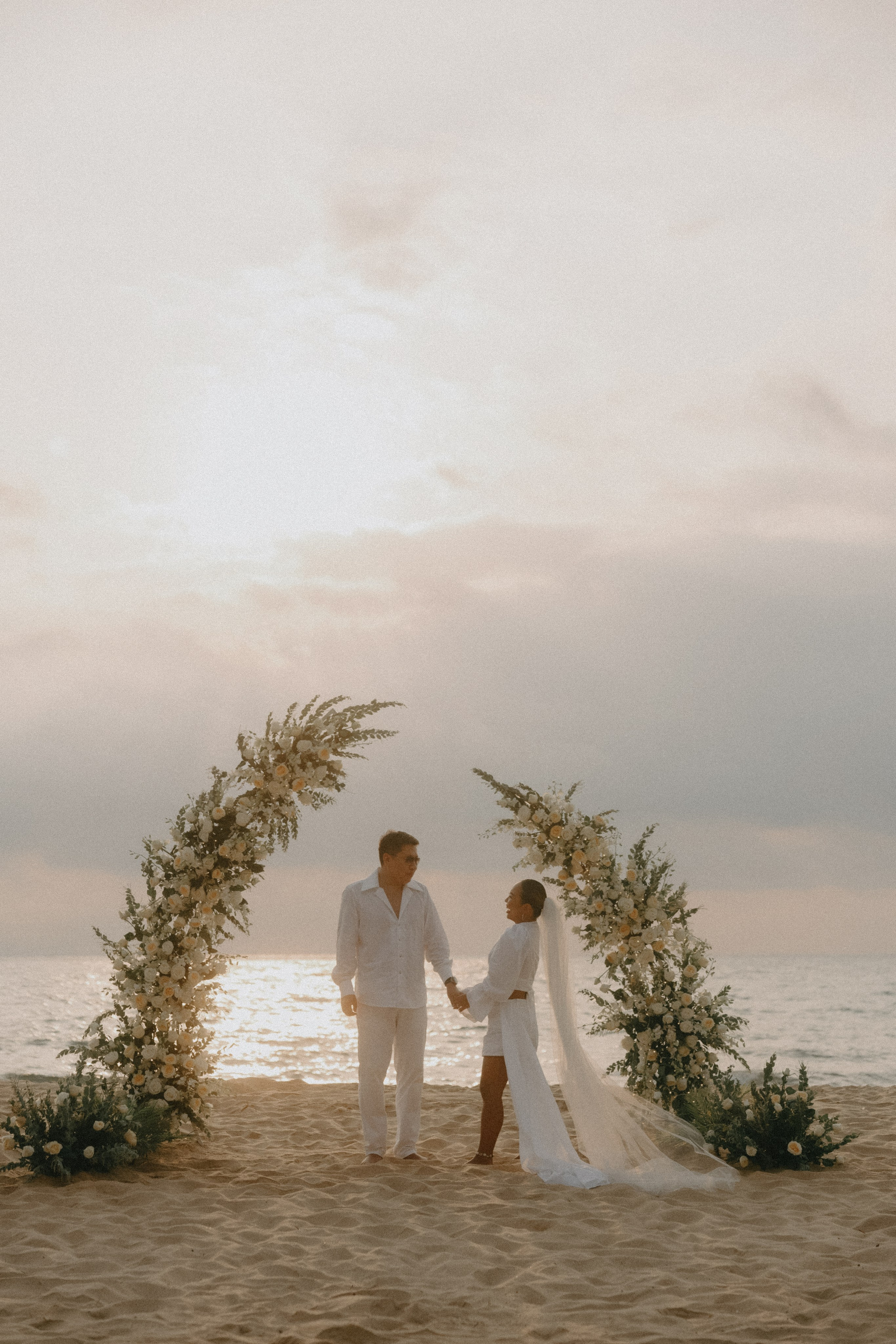 Руслан & Ирина. La Marée wedding agency Свадебное агентство на Фукуоке, Вьетнам — организация свадеб, декор, координация и помощь парам для идеального дня